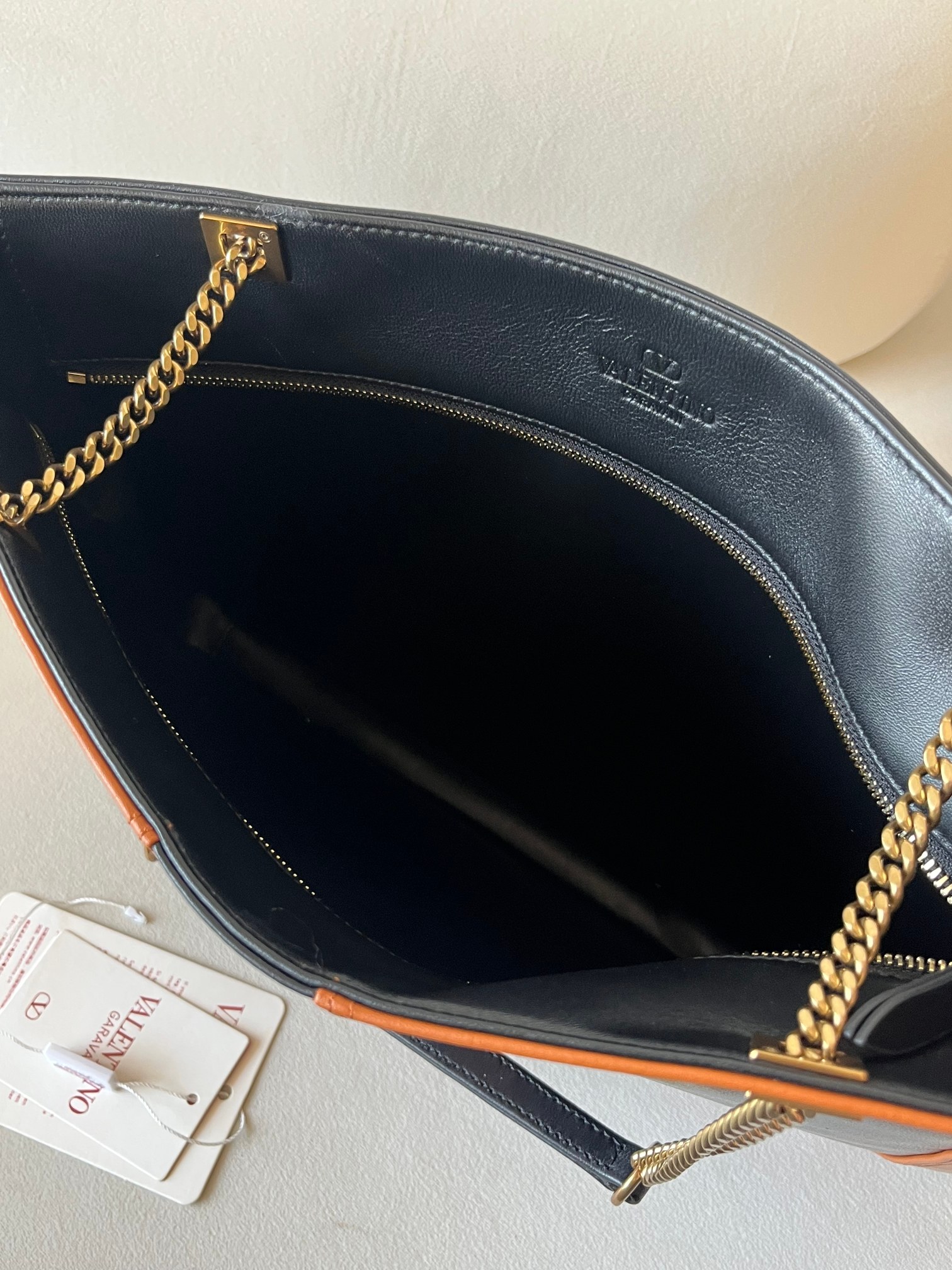 Bagsaaa Va1e*ntin0 Garavani Viva S*perstar Medium Nappa Leather Shopping Bag black & brown - 37cm