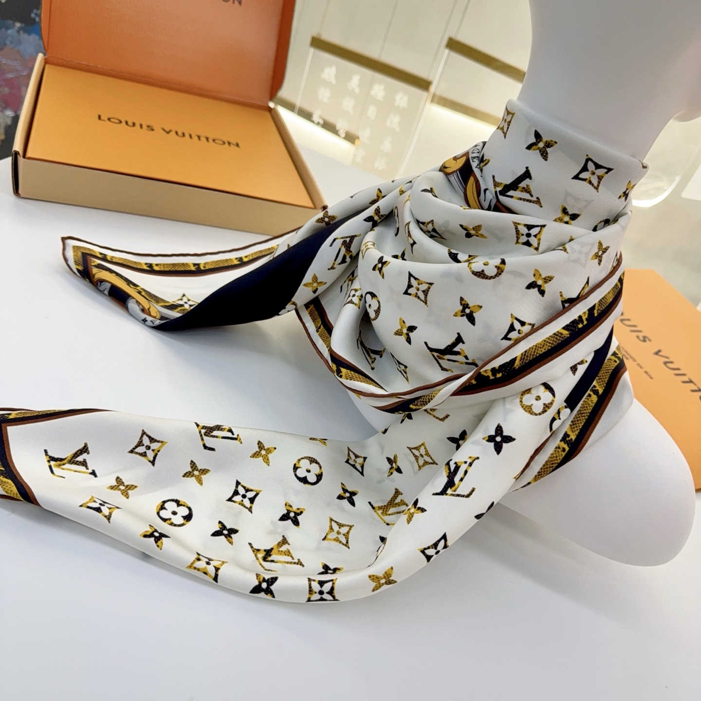 Bagsaaa L0vis Vvtt0n Scarf - 90cm