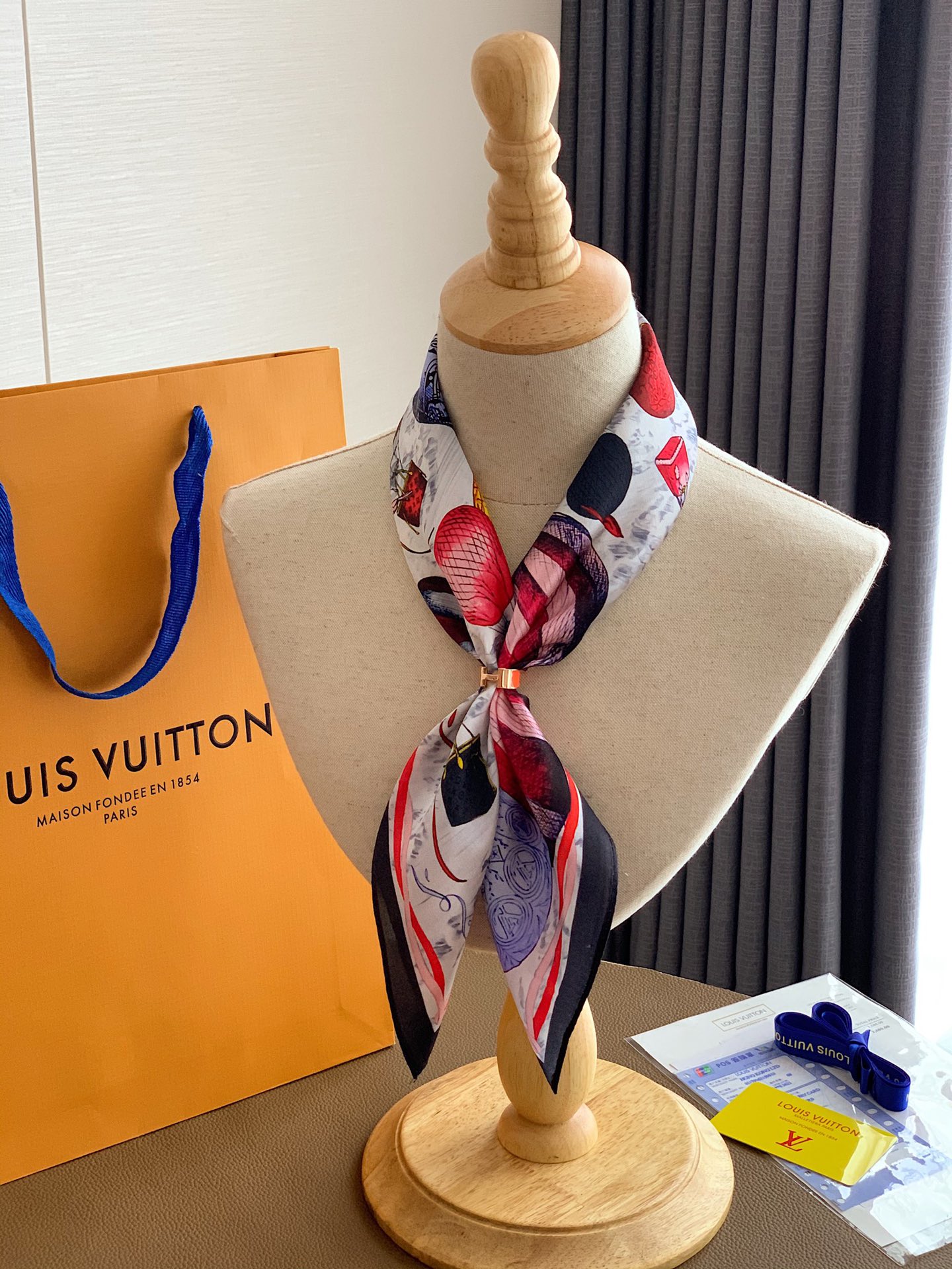 Bagsaaa L0vis Vvtt0n Scarf - 50x50cm