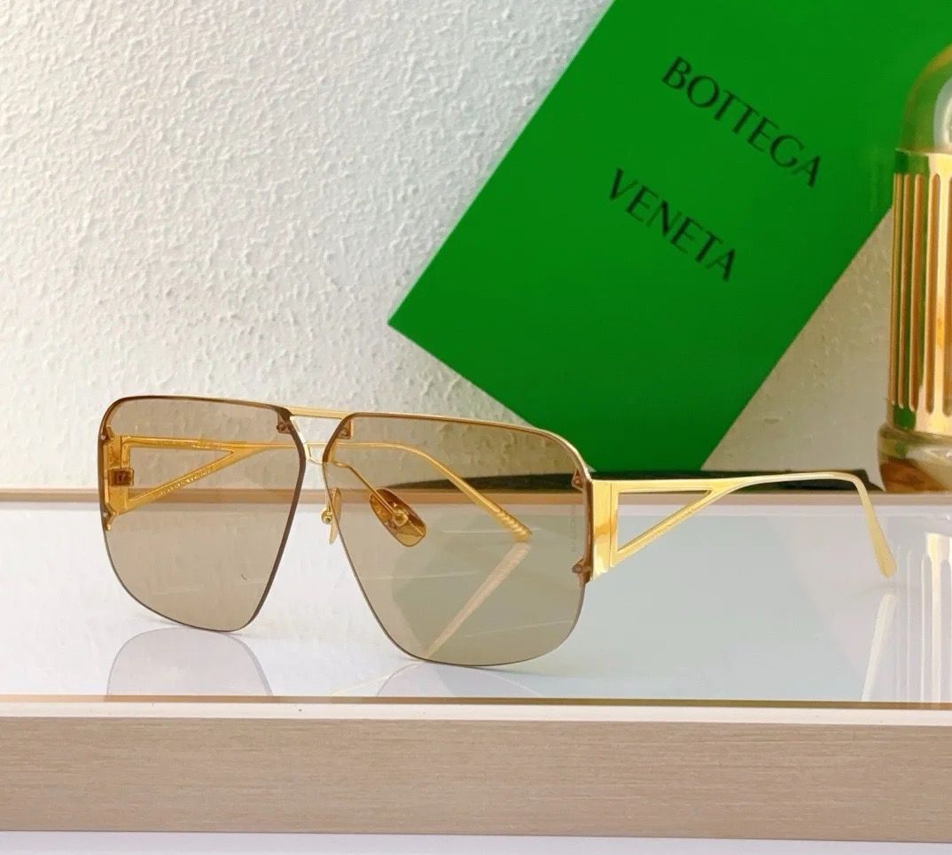 Bagsaaa B0tt*ga Ven*ta Sunglasses