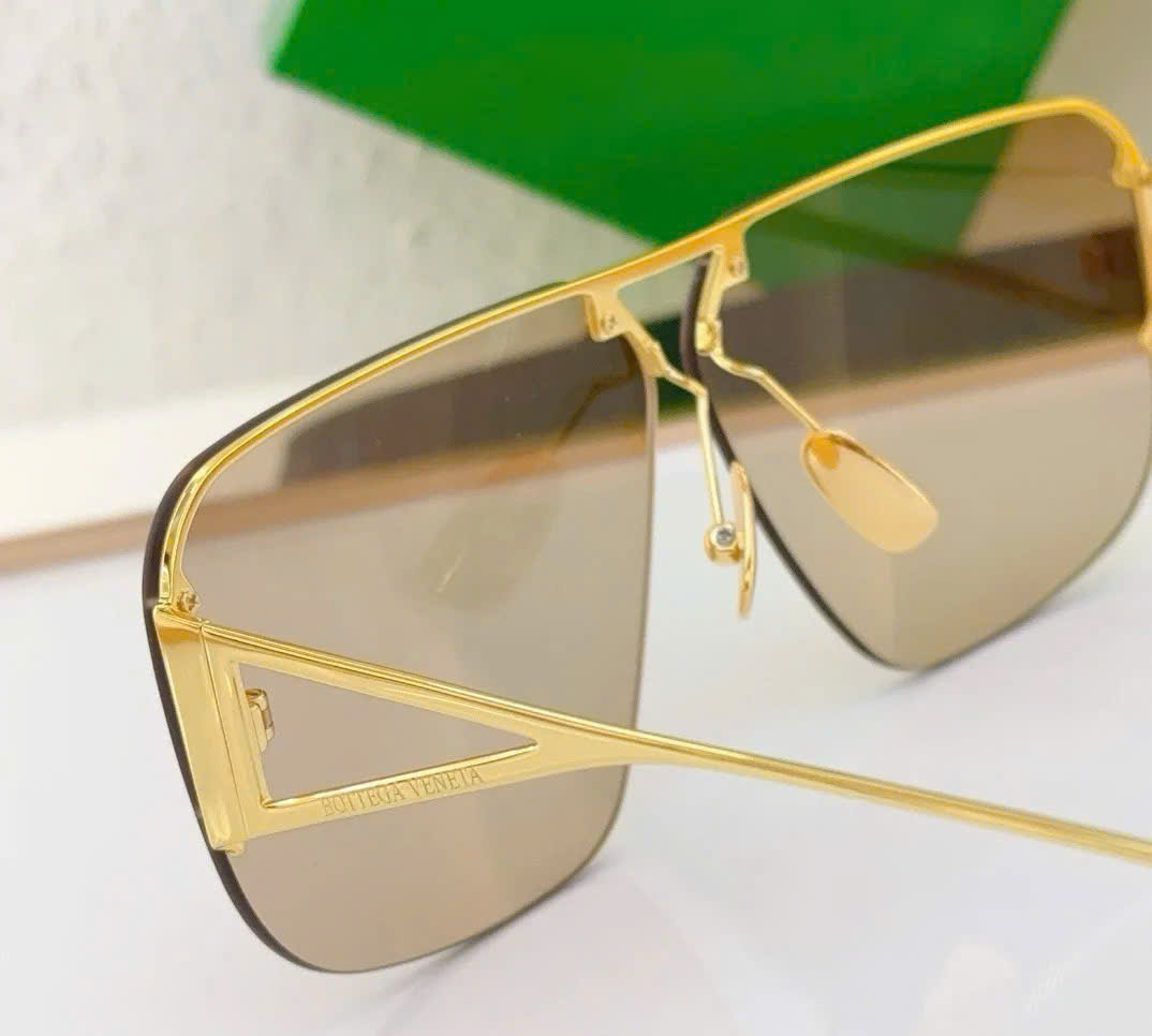 Bagsaaa B0tt*ga Ven*ta Sunglasses