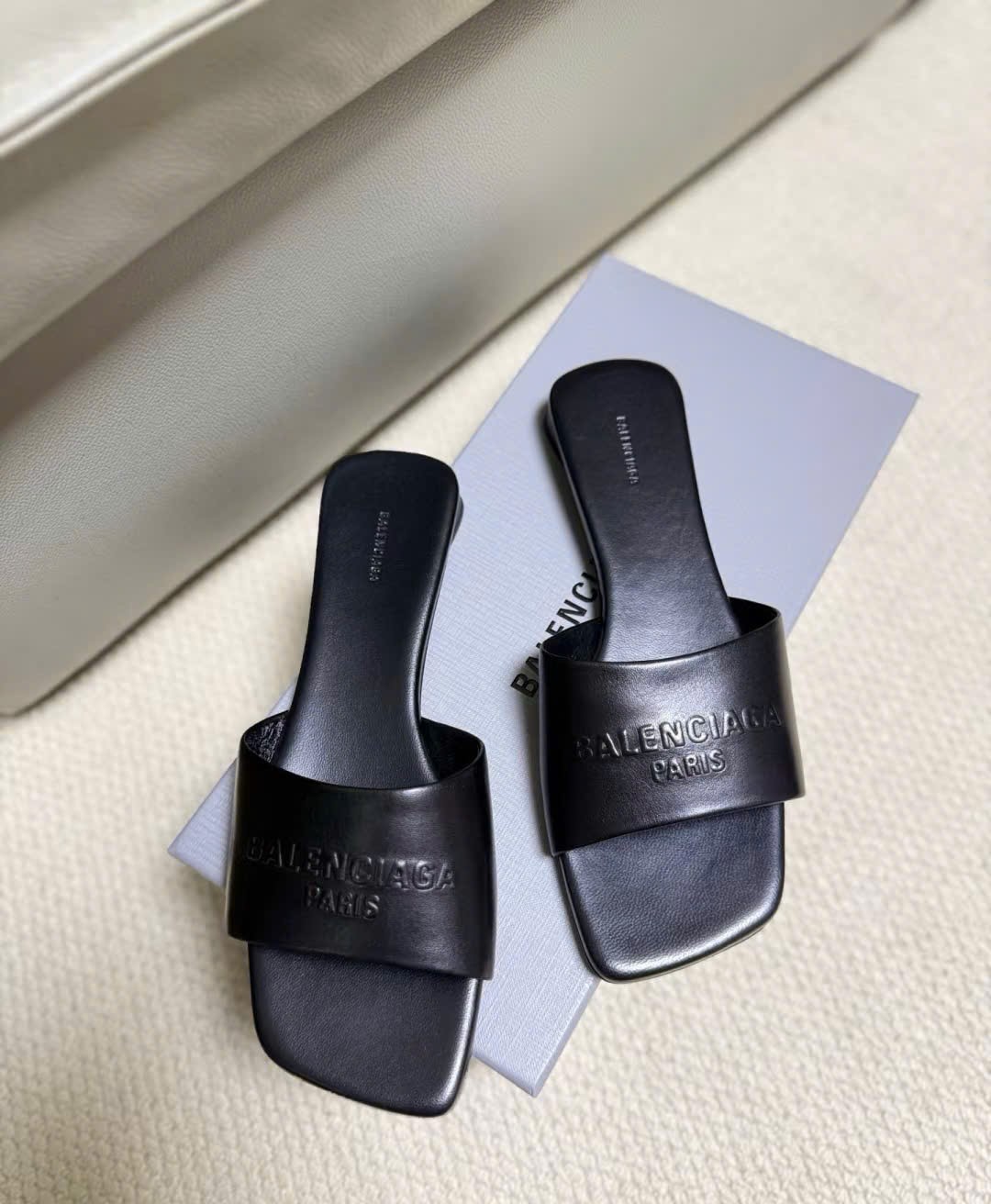 Bagsaaa Ba1en*iaga Dutyfree Leather Logo Slide Sandals black