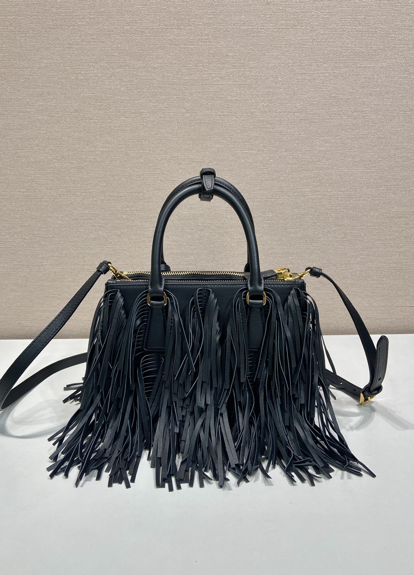 Bagsaaa Pra*a Galleria small leather bag with fringe 1BA896 black - 24.5cm