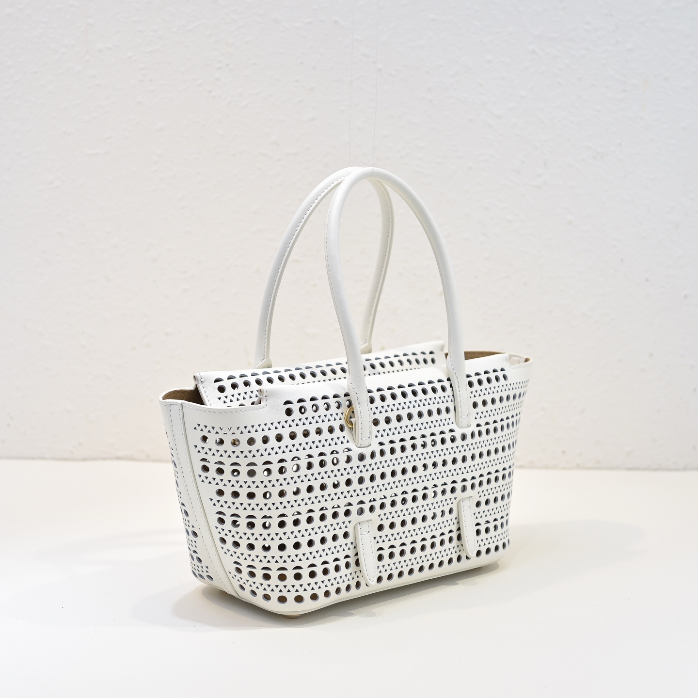 Bagsaaa Alaia Neo Mina 20 Bag In Vienne Calfskin White - 20cm