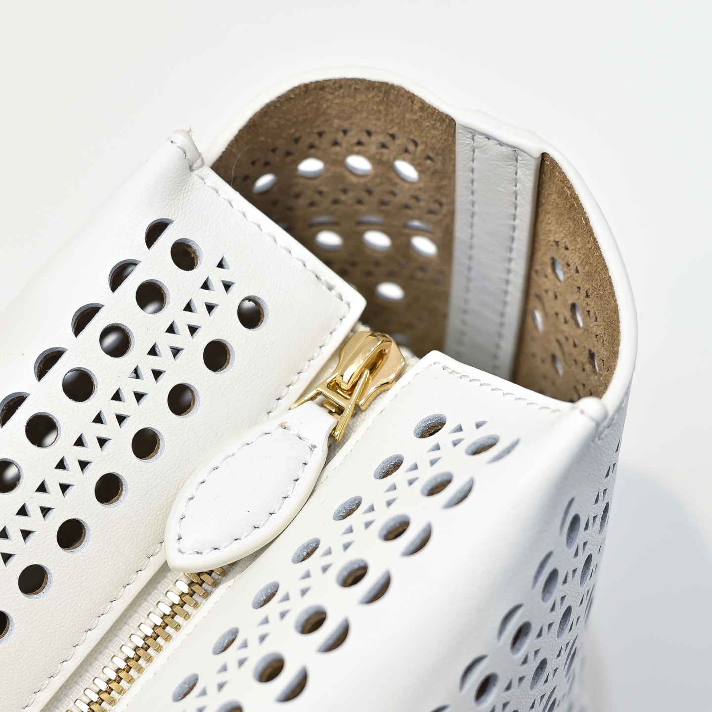Bagsaaa Alaia Neo Mina 20 Bag In Vienne Calfskin White - 20cm