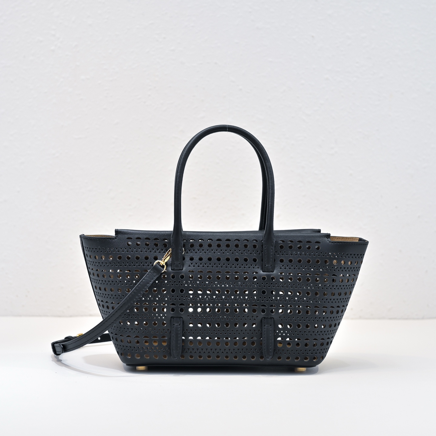 Bagsaaa Alaia Neo Mina 20 Bag In Vienne Calfskin Black - 20cm