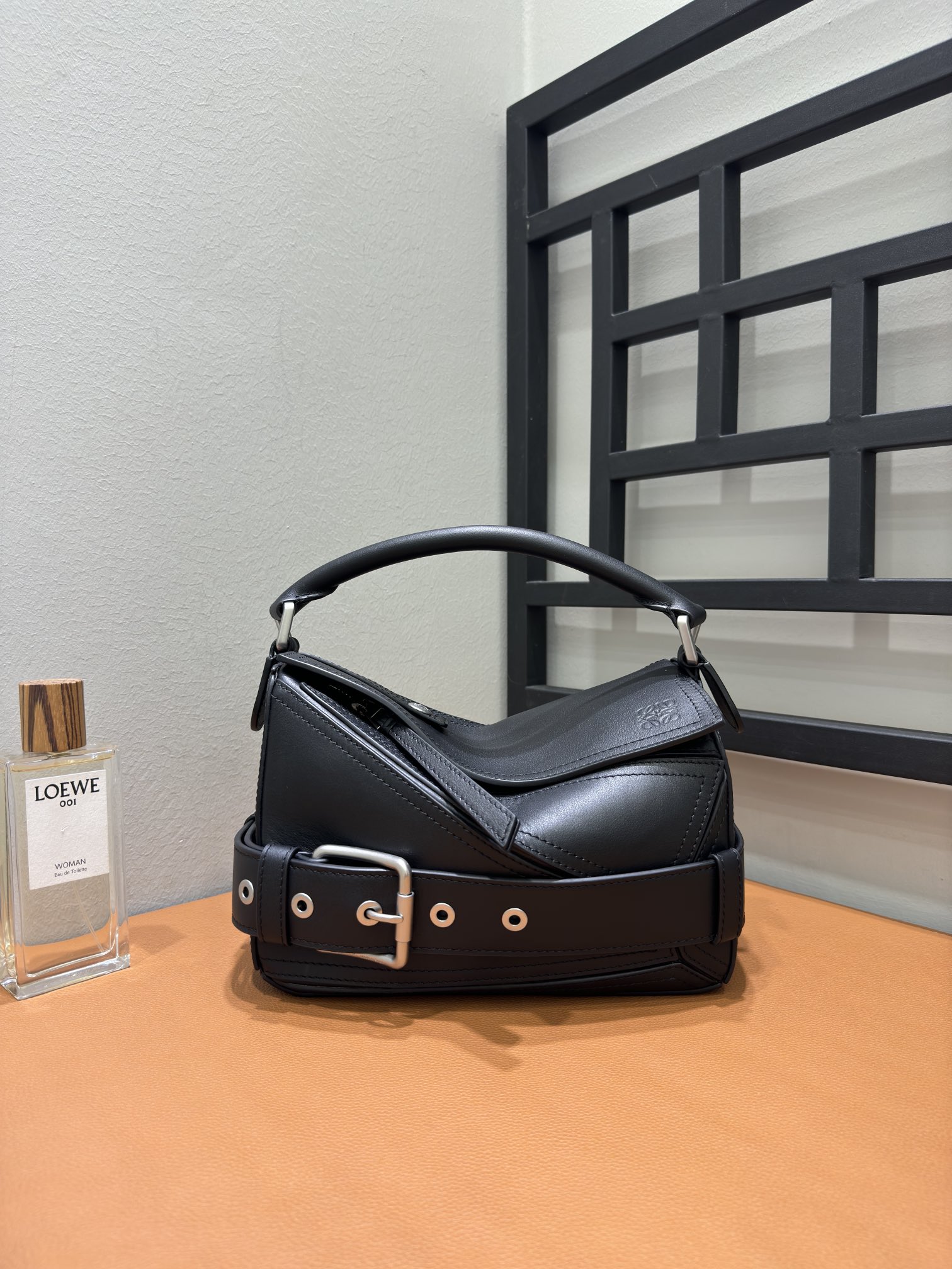 Bagsaaa L0ew* Small Puzzle Biker bag in shiny calfskin black - 24cm
