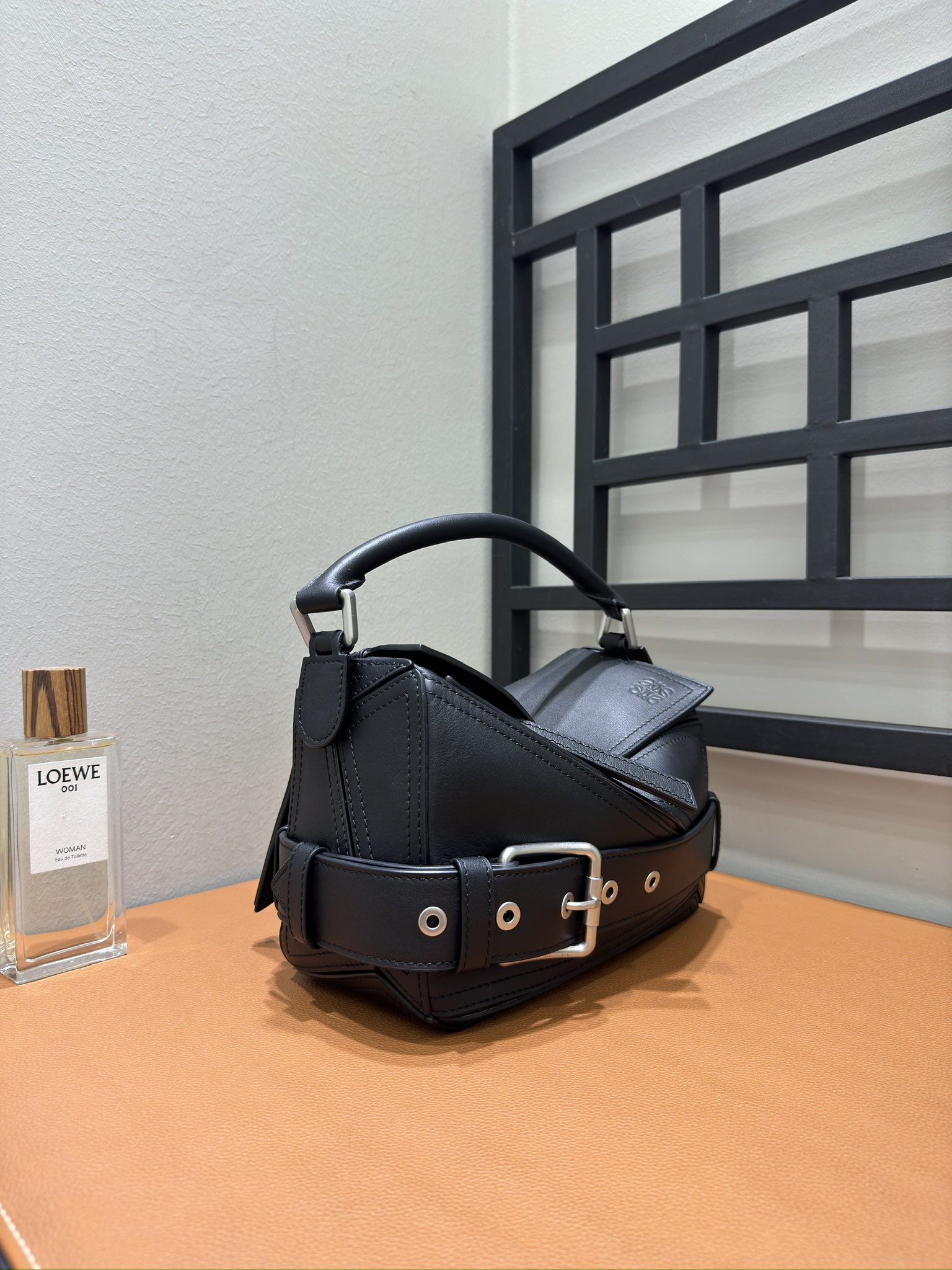 Bagsaaa L0ew* Small Puzzle Biker bag in shiny calfskin black - 24cm