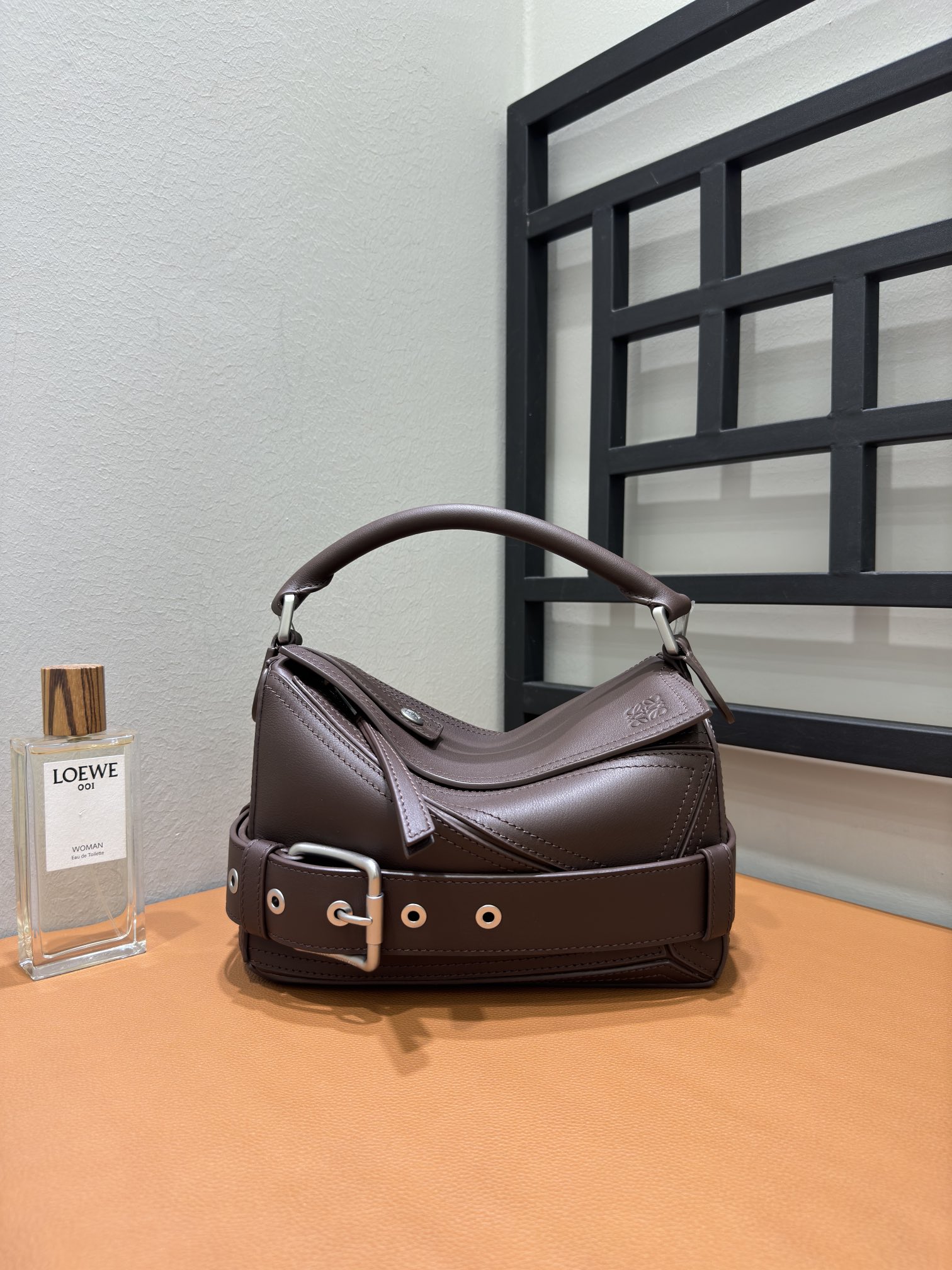 Bagsaaa L0ew* Small Puzzle Biker bag in shiny calfskin dark brown - 24cm