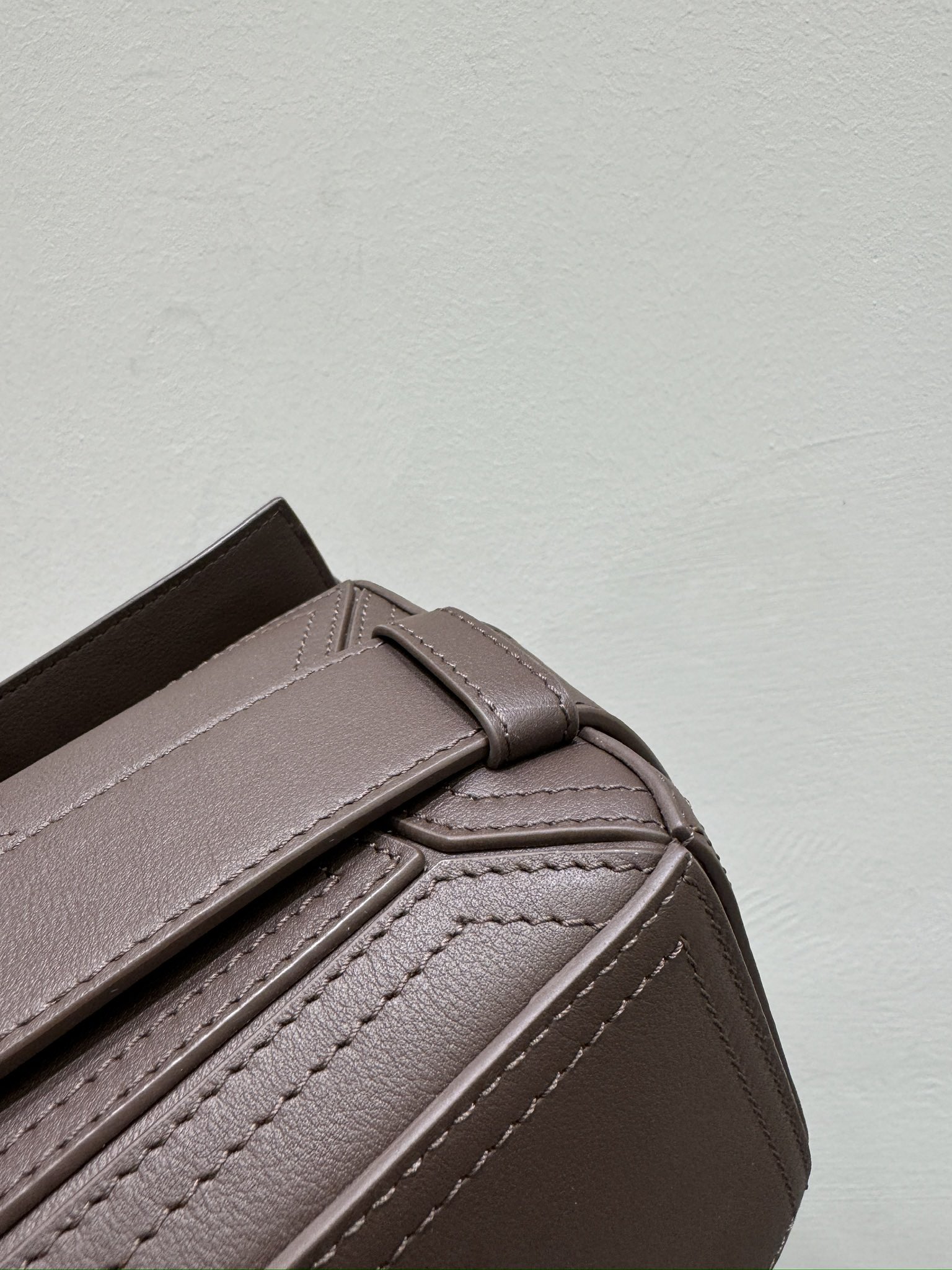 Bagsaaa L0ew* Small Puzzle Biker bag in shiny calfskin dark brown - 24cm