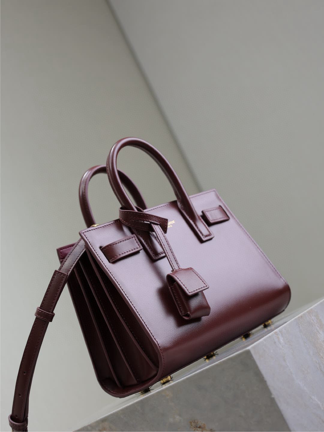 Bagsaaa Y51 Sac De Jour In Smooth Leather Nano 392035 Dark Red - 22cm