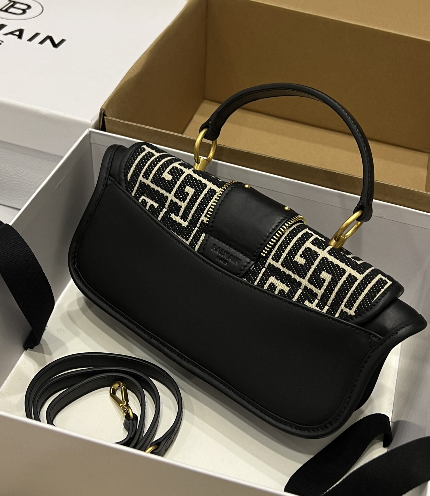Bagsaaa Balmain Balmain Logo Embroidered Shoulder Bag