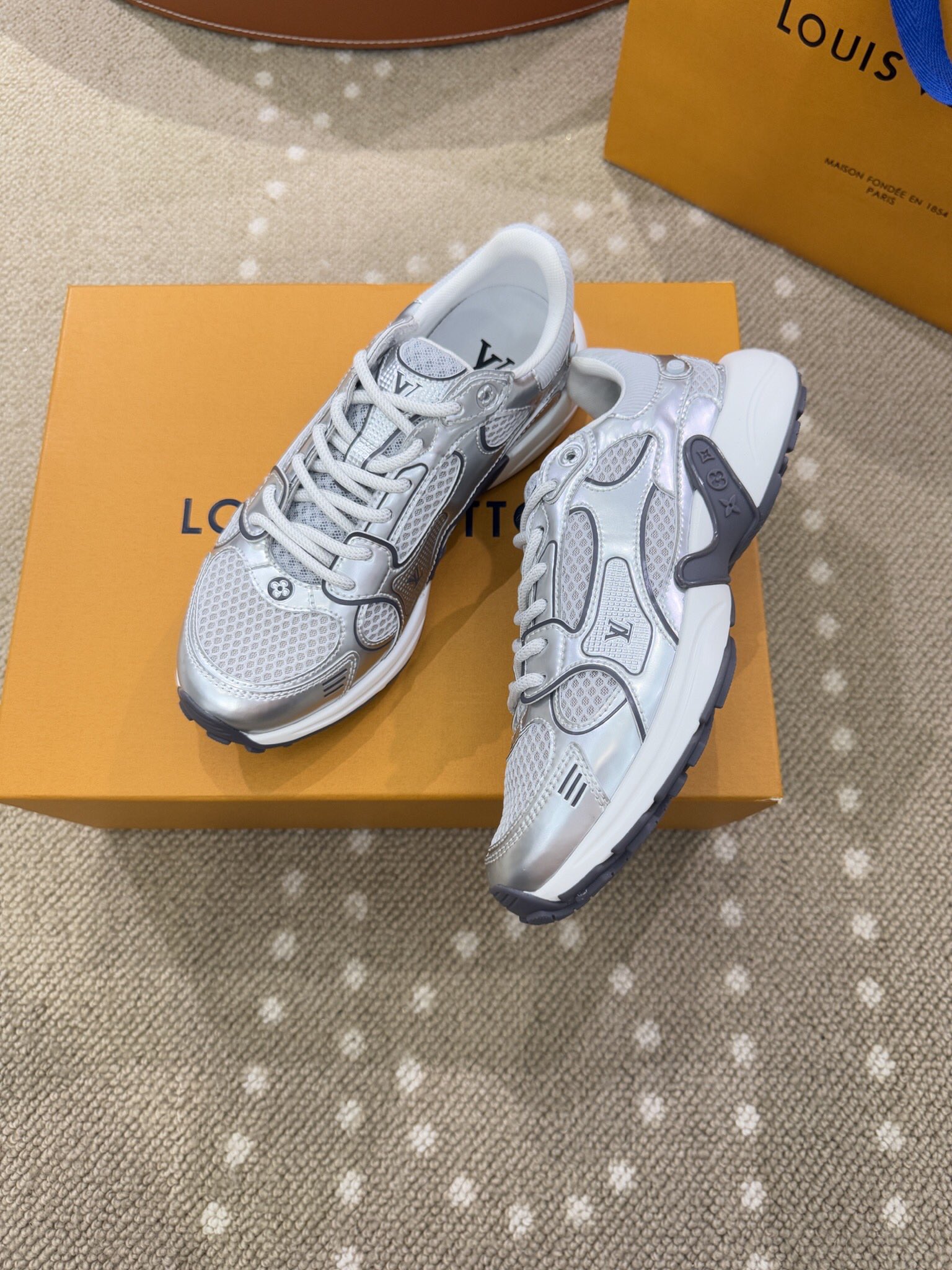 Bagsaaa LV Olympia Sneaker Silver