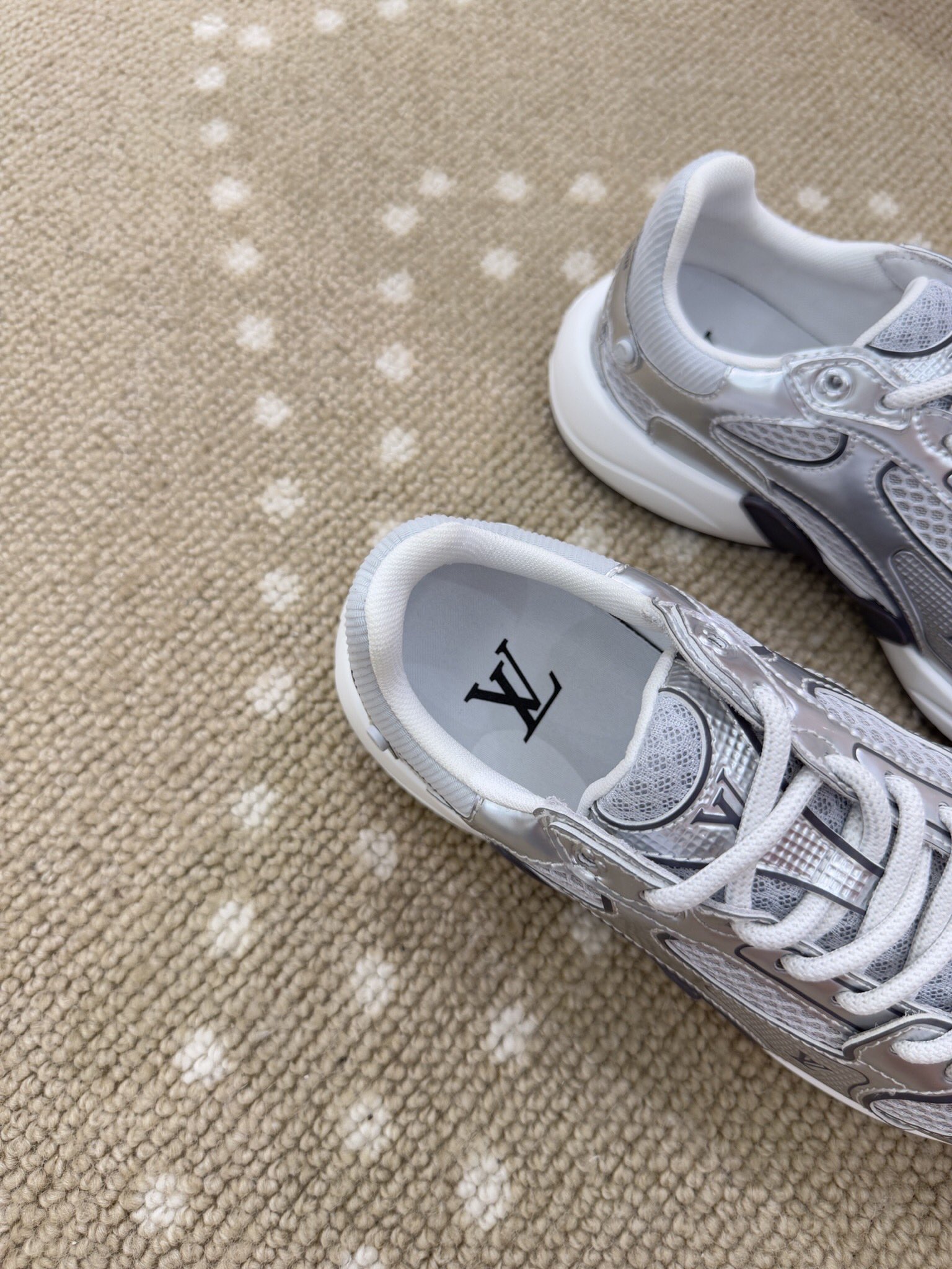 Bagsaaa LV Olympia Sneaker Silver