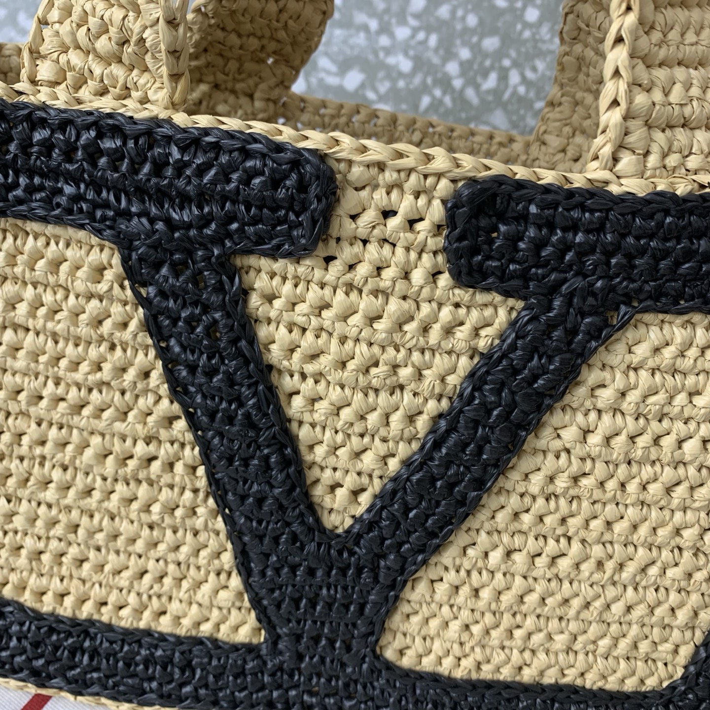 Bagsaaa Va1e*ntin0 Garavani Viva S*perstar Small Shopping Bag In Raffia - 26cm
