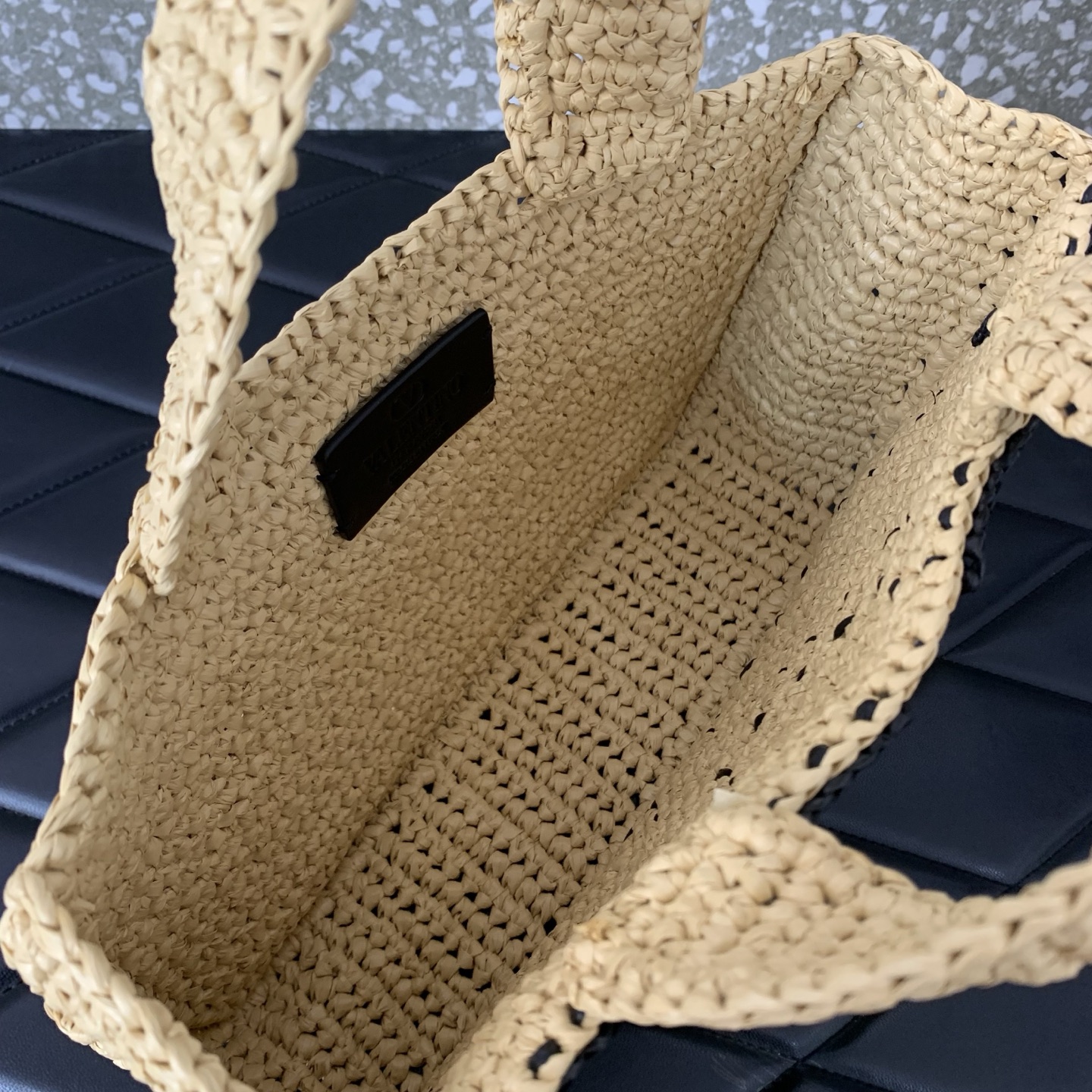 Bagsaaa Va1e*ntin0 Garavani Viva S*perstar Small Shopping Bag In Raffia - 26cm