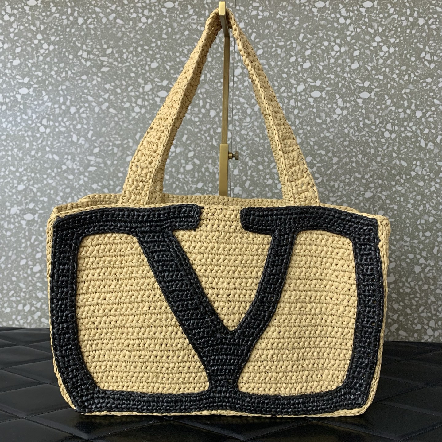 Bagsaaa Va1e*ntin0 Garavani Viva S*perstar Medium Shopping Bag In Raffia - 37cm
