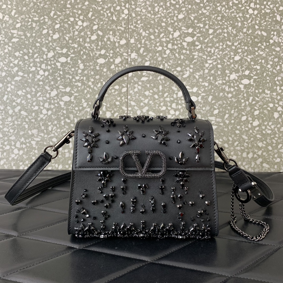 Bagsaaa Va1e*ntin0 Garavani Vsling Mini Embroidered Handbag Black - 19cm