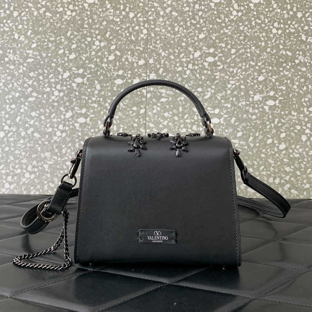 Bagsaaa Va1e*ntin0 Garavani Vsling Mini Embroidered Handbag Black - 19cm