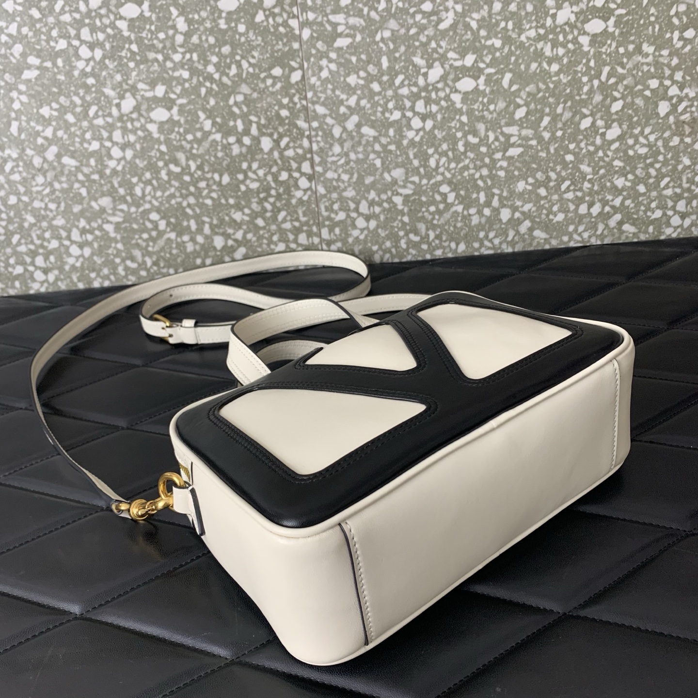 Bagsaaa Va1e*ntin0 Garavani Viva S*perstar nappa leather handbag white - 23cm