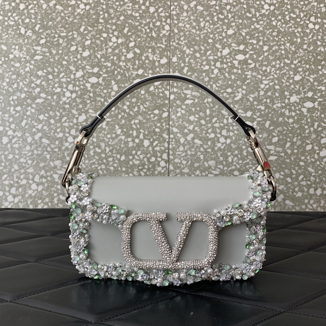 Bagsaaa Va1e*ntin0 Locò small shoulder bag with Swarovski crystals - 19cm
