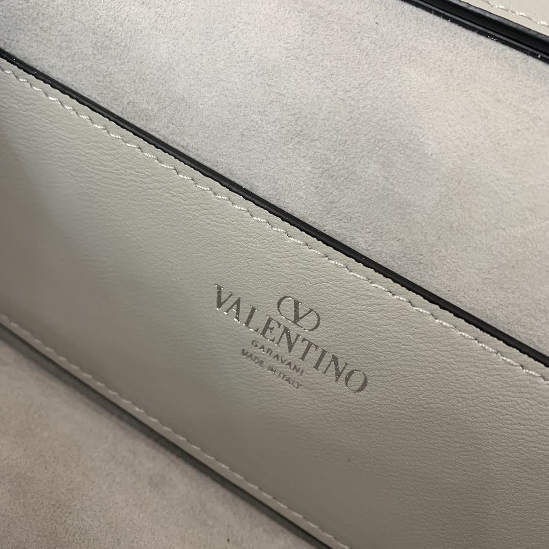 Bagsaaa Va1e*ntin0 Locò small shoulder bag with Swarovski crystals - 19cm