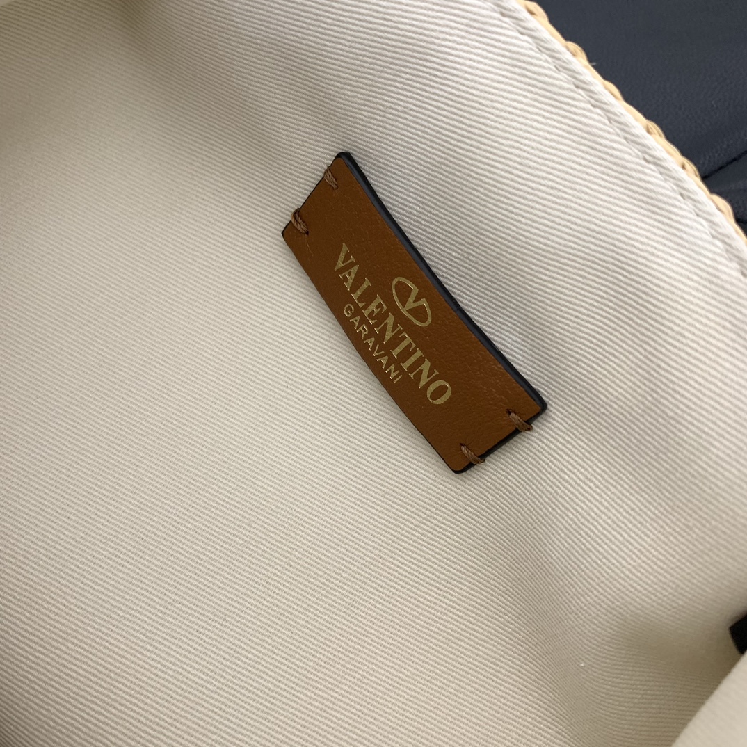 Bagsaaa Va1e*ntin0 Garavani Small Summer Tote - 25cm