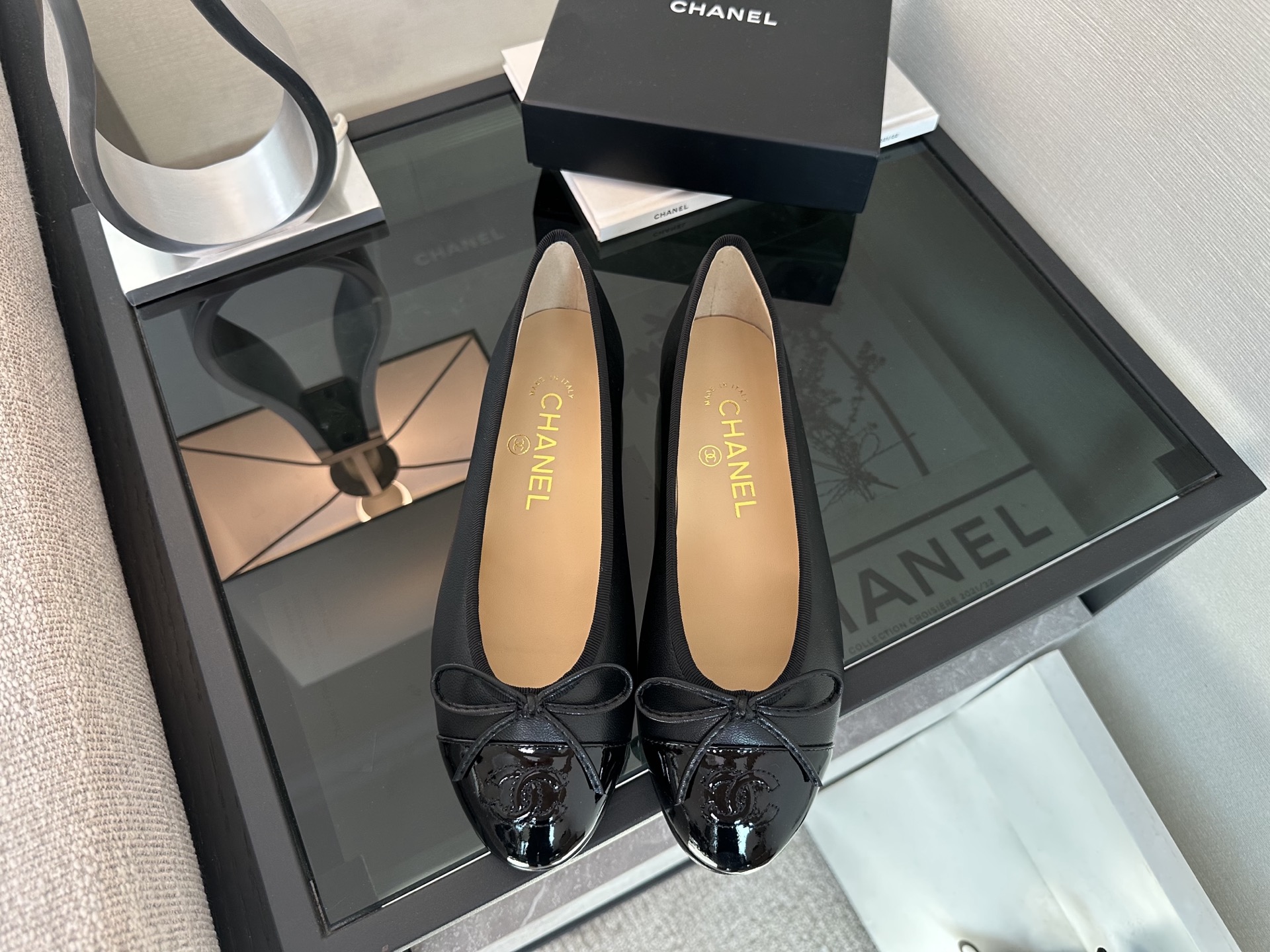 Bagsaaa Ch**el Ballet flats Back Lambskin & Patent Calfskin G02819