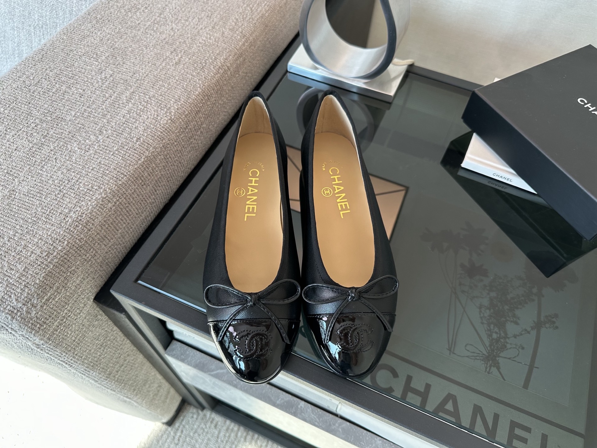 Bagsaaa Ch**el Ballet flats Back Lambskin & Patent Calfskin G02819