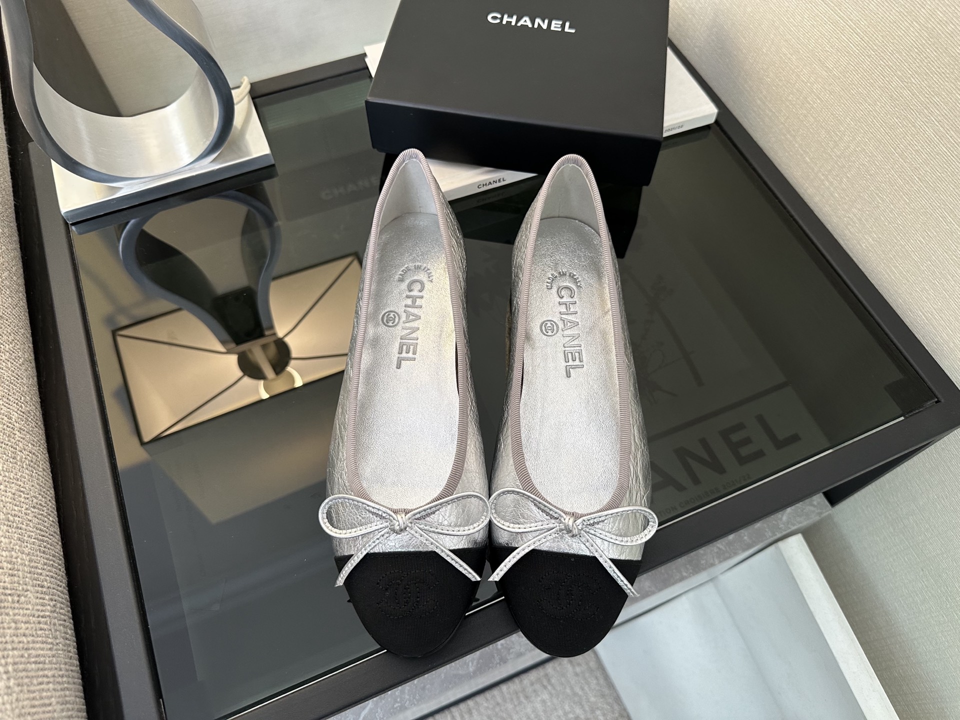 Bagsaaa Ch**el Ballet flats silver & black