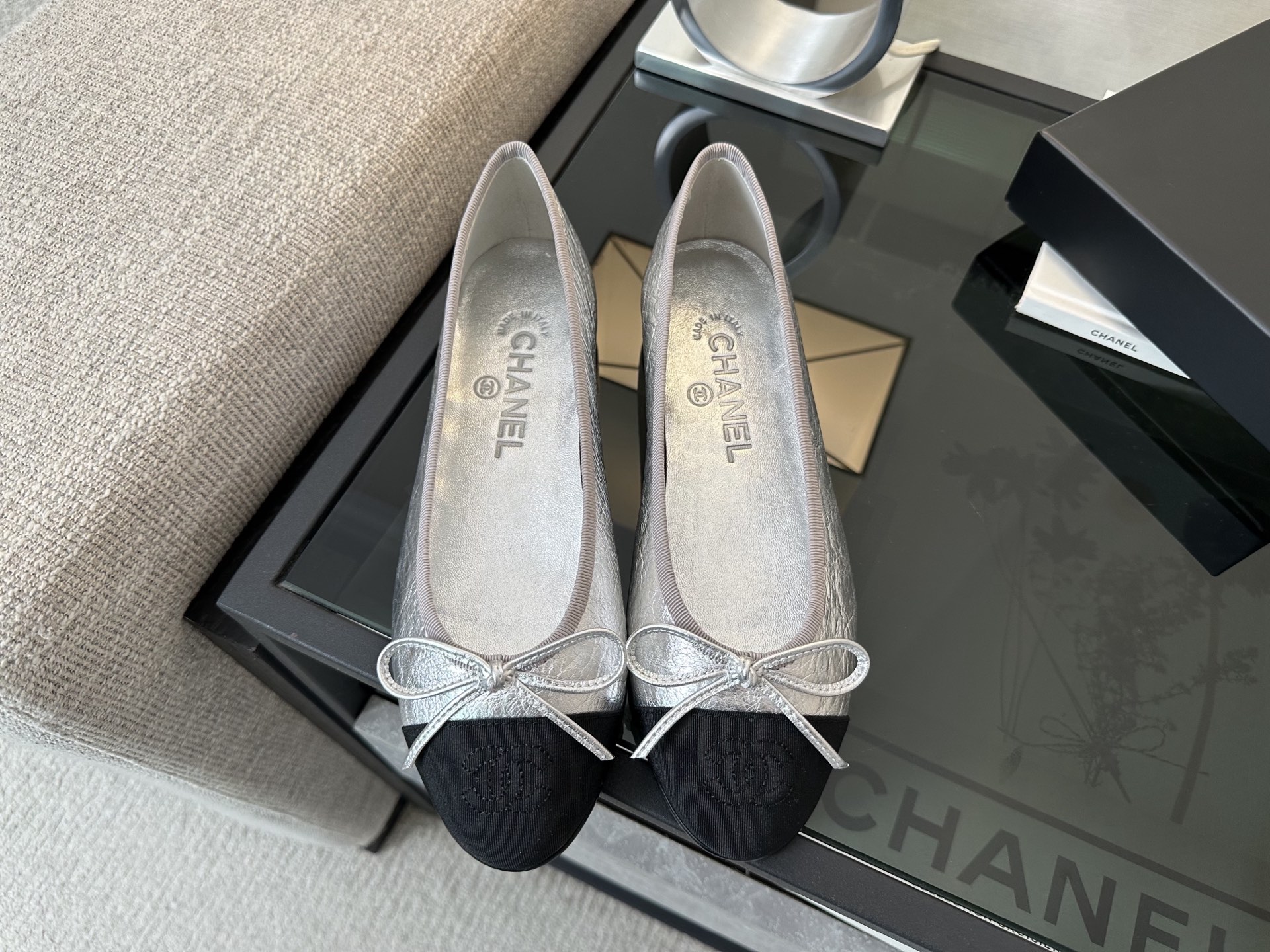 Bagsaaa Ch**el Ballet flats silver & black