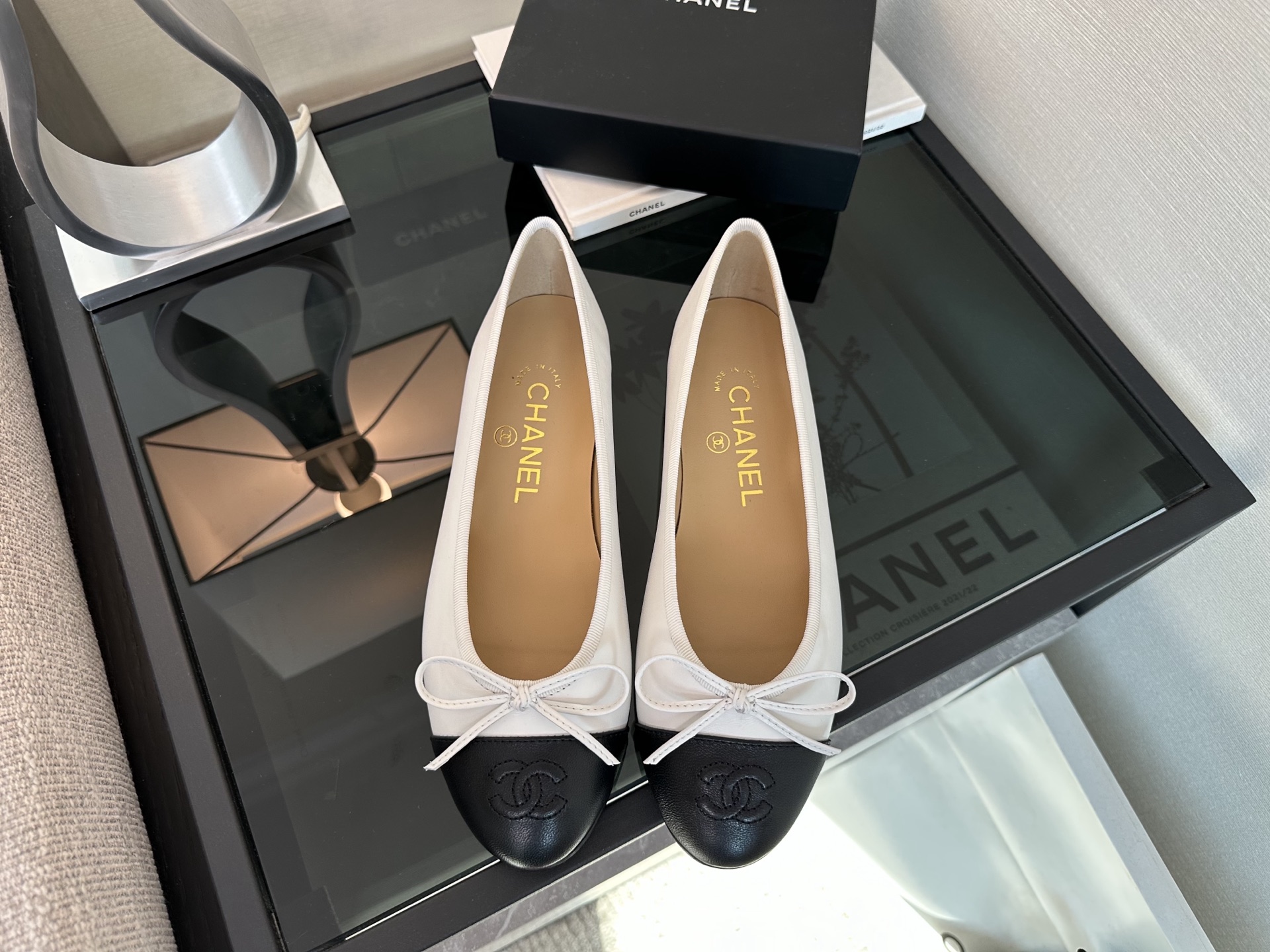 Bagsaaa Ch**el Ballet flats White & Back Lambskin