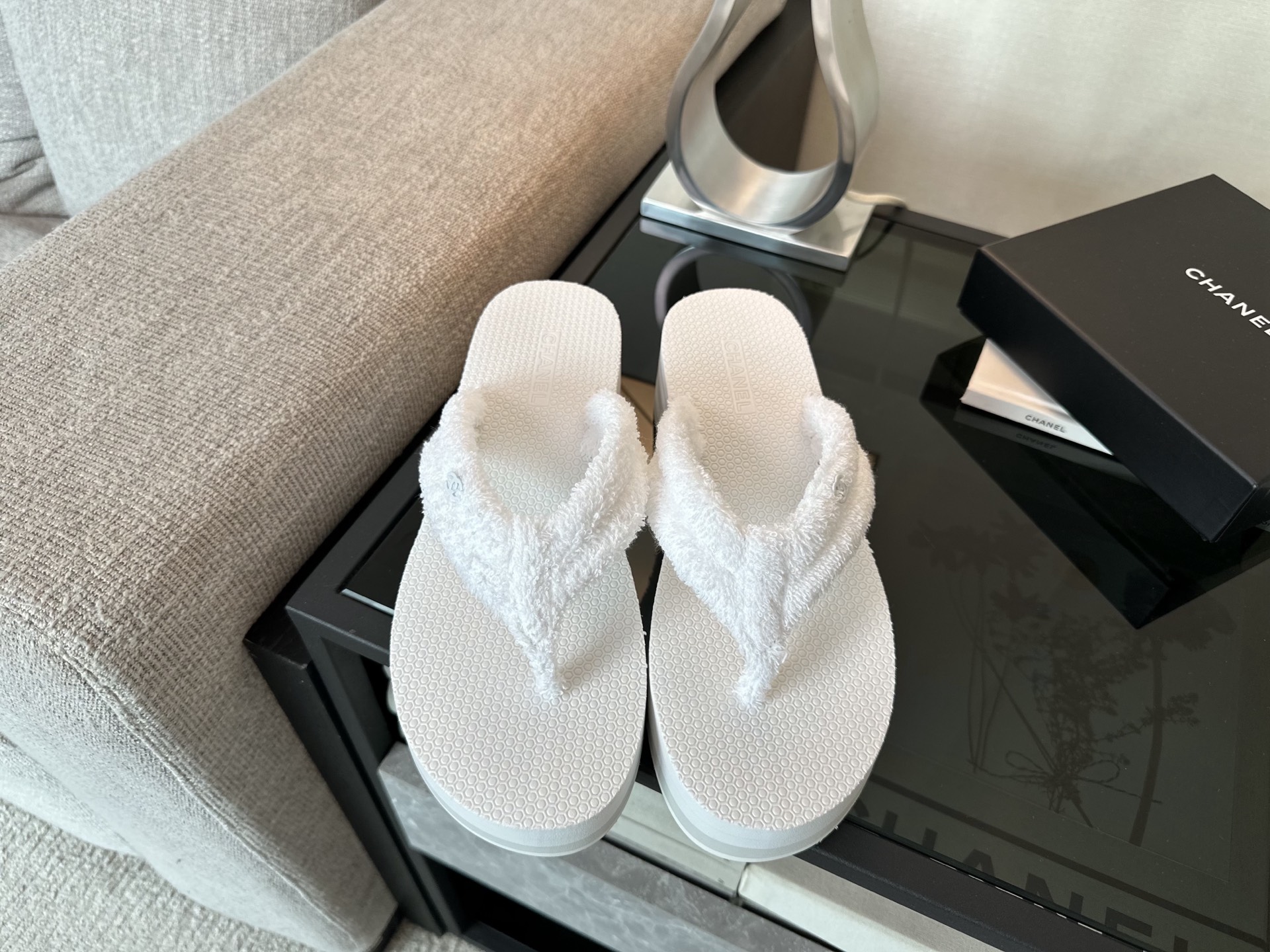 Bagsaaa Ch**el G46202 white cotton thongs - 5.5cm