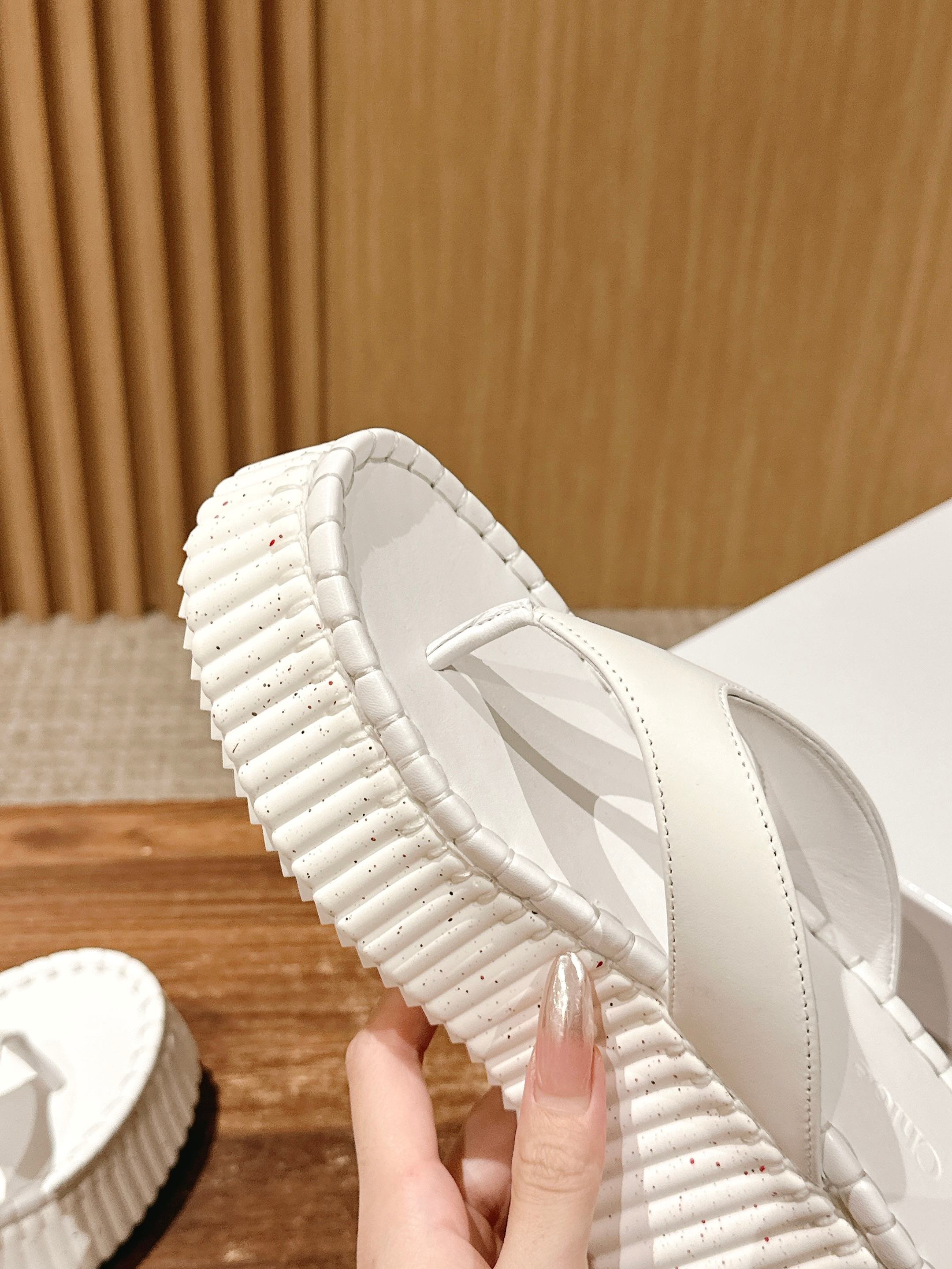 Bagsaaa Chloe Nama wedge slide white 8cm