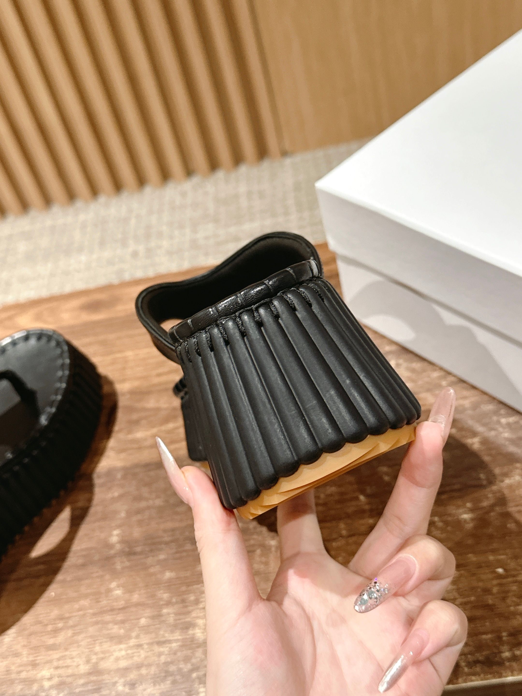 Bagsaaa Chloe Nama wedge slide black 8cm