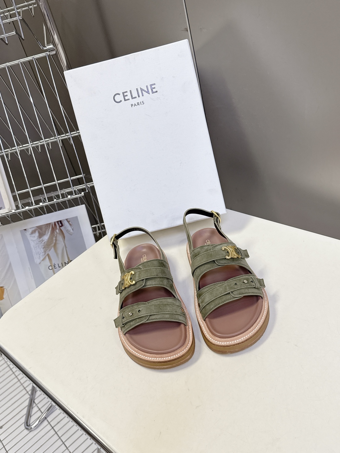 Bagsaaa Ce1i*e - Tippi Triomphe Sandal In Suede Calfskin green