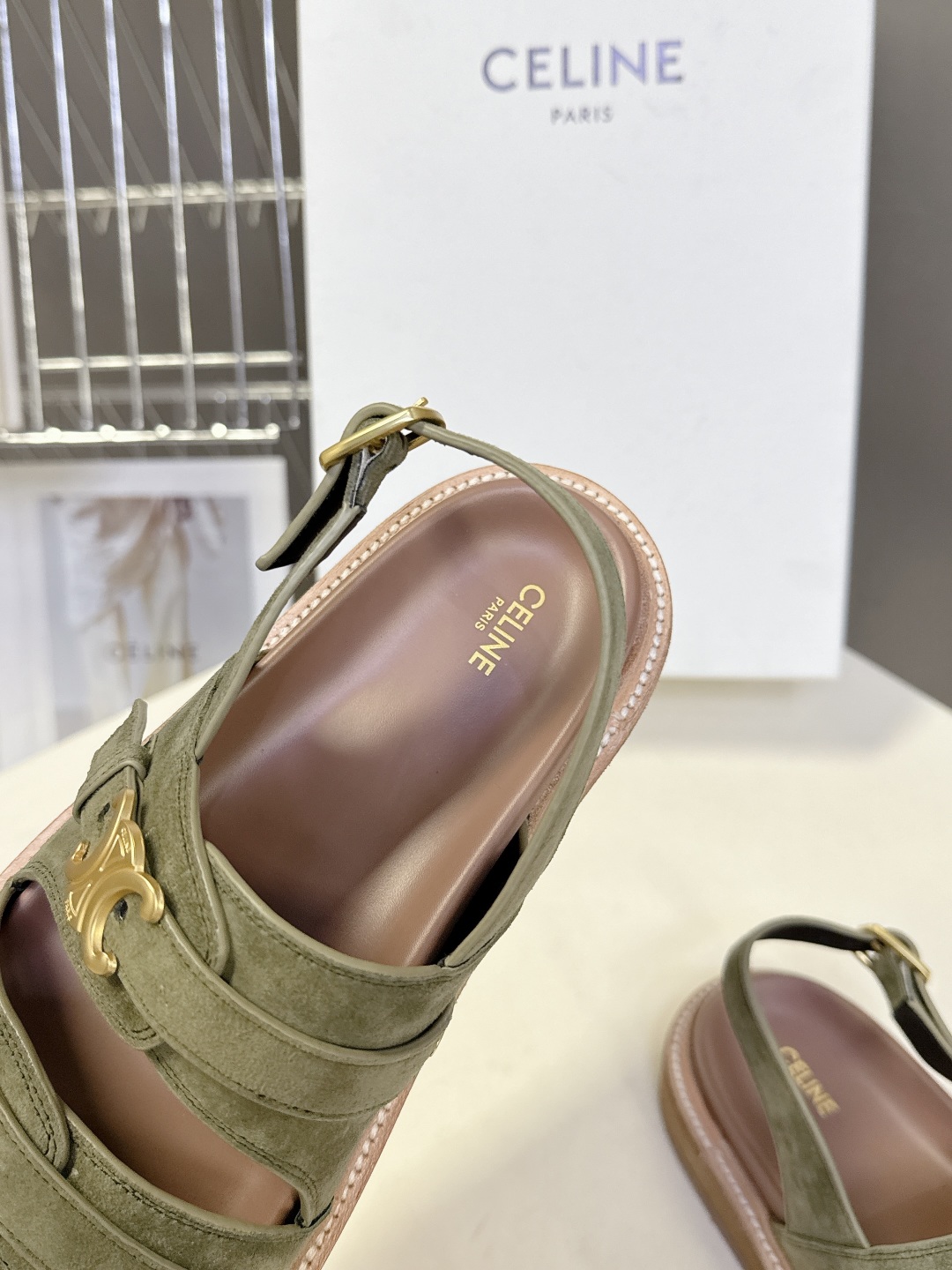Bagsaaa Ce1i*e - Tippi Triomphe Sandal In Suede Calfskin green