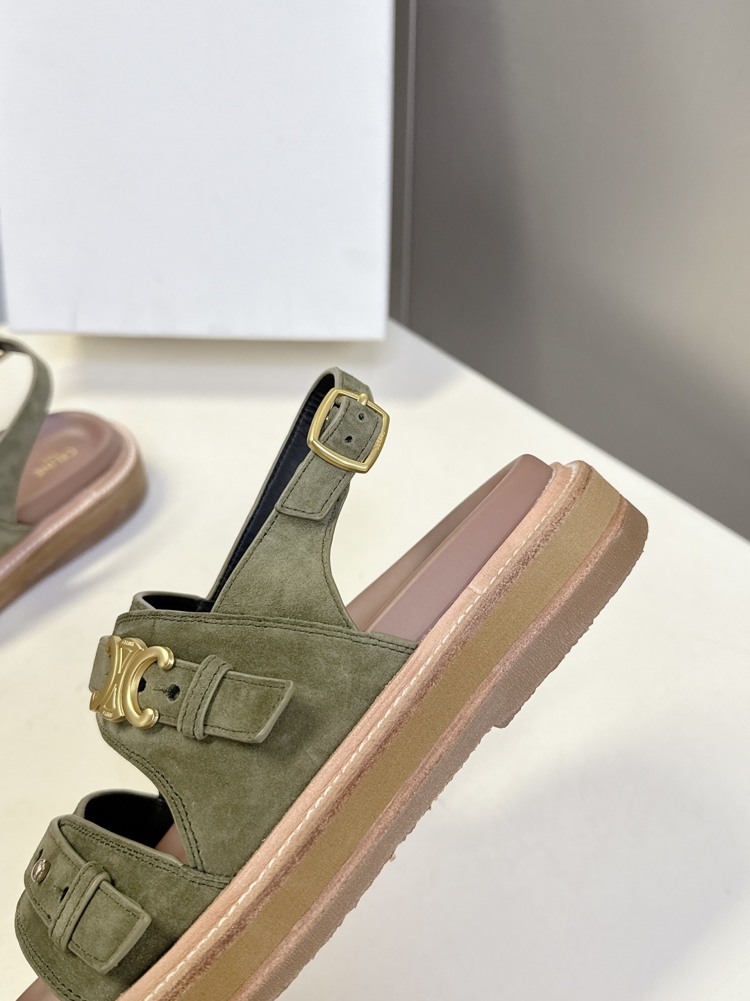 Bagsaaa Ce1i*e - Tippi Triomphe Sandal In Suede Calfskin green