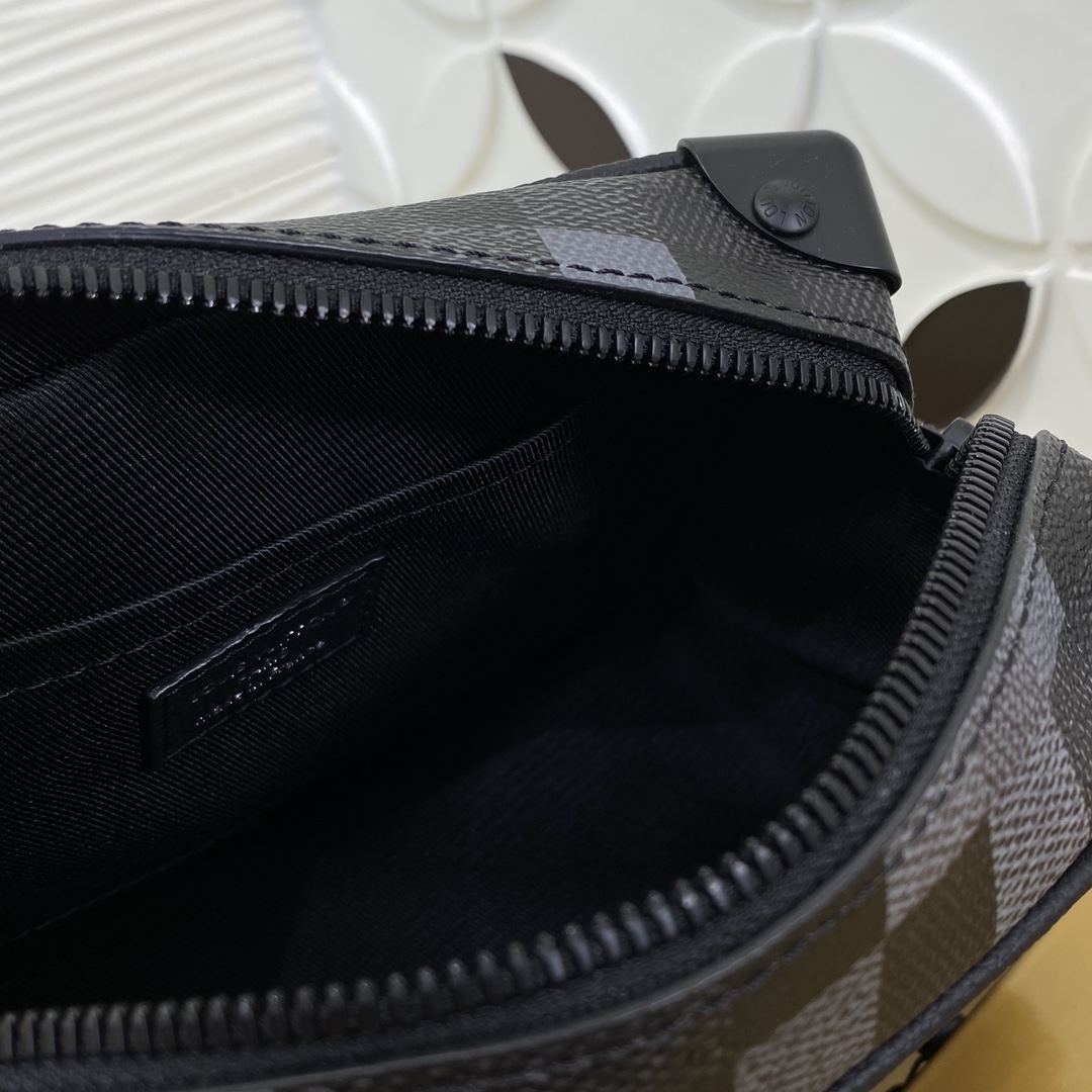 Bagsaaa LV M14922 Mini Soft Trunk black - 18.5cm