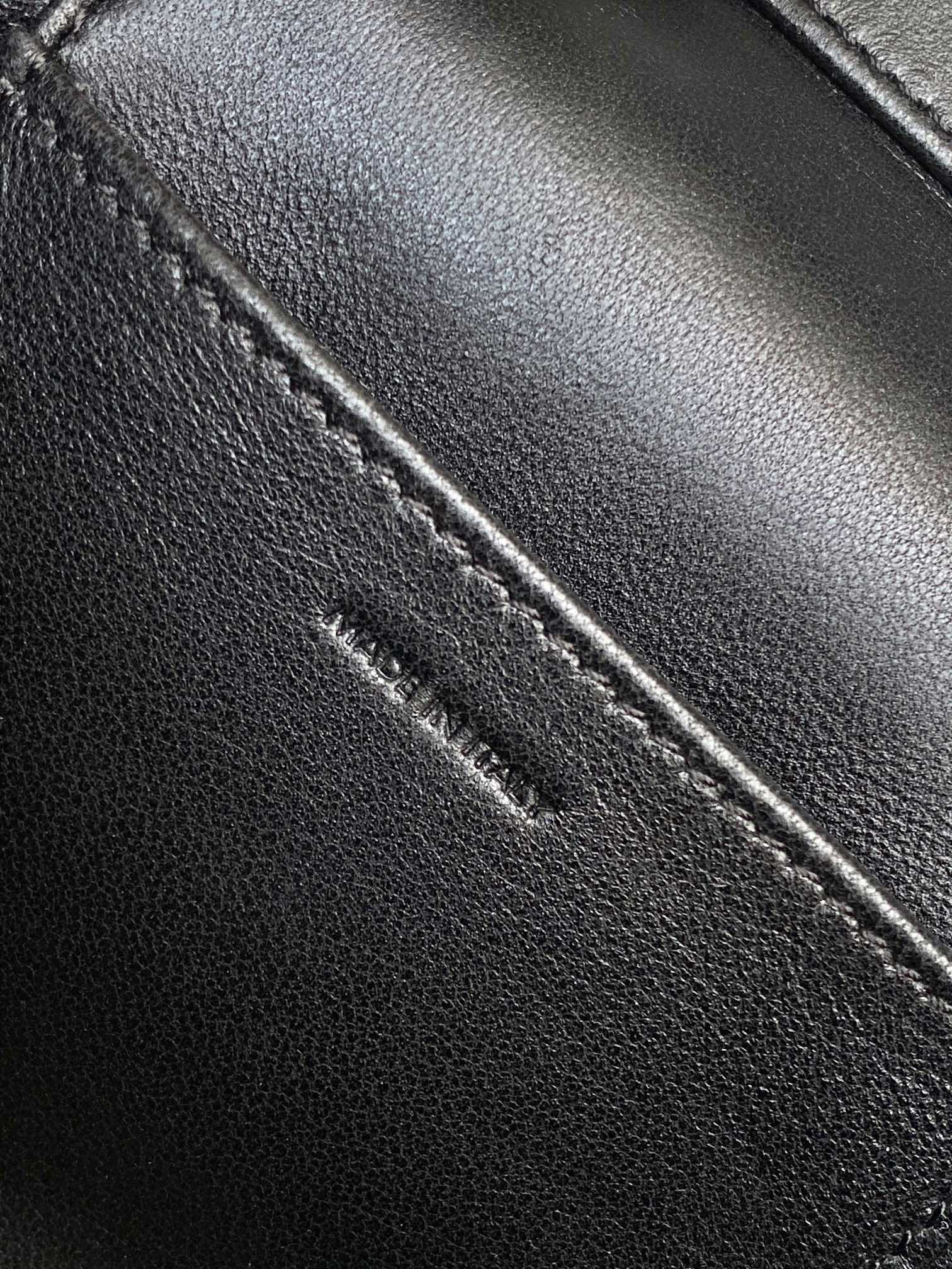 Bagsaaa Ce1i*e Vanity In Smooth Lambskin Black - 18cm