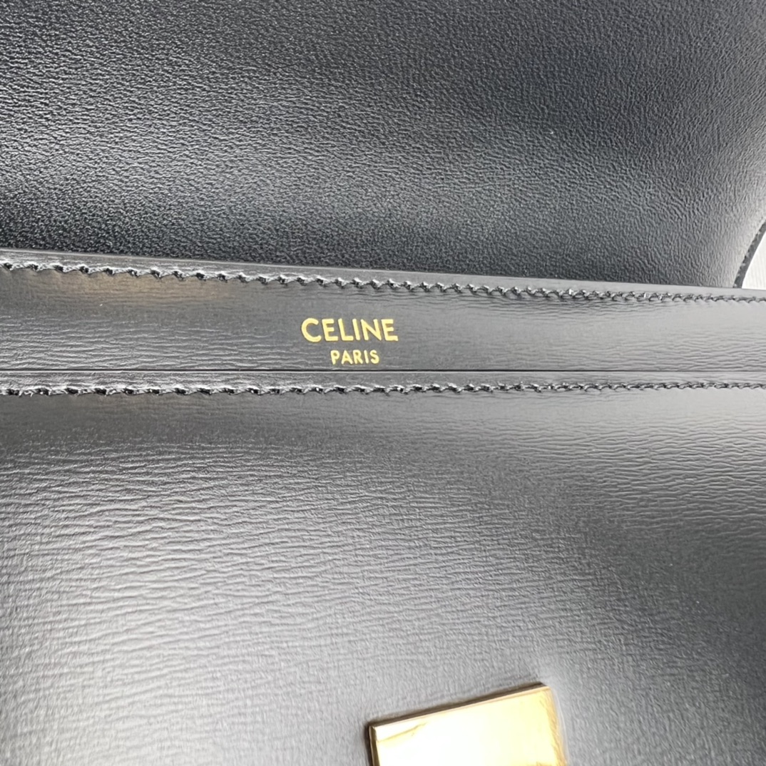 Bagsaaa Ce1i*e Black Calfskin Triomphe Cuir Chain Shoulder Bag - 30cm