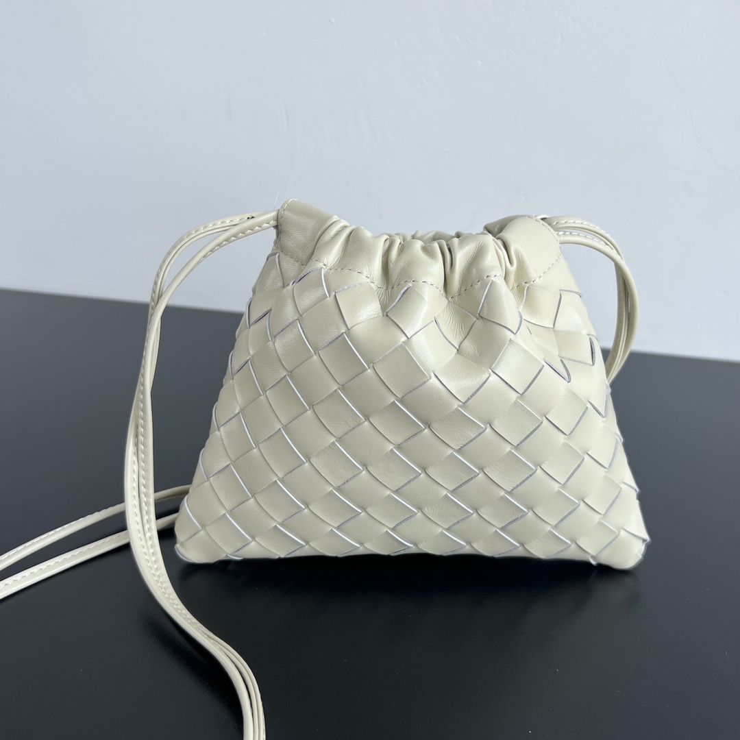 Bagsaaa B0tt*ga Ven*ta Small Dustbag 816987 Sea Salt - 21cm