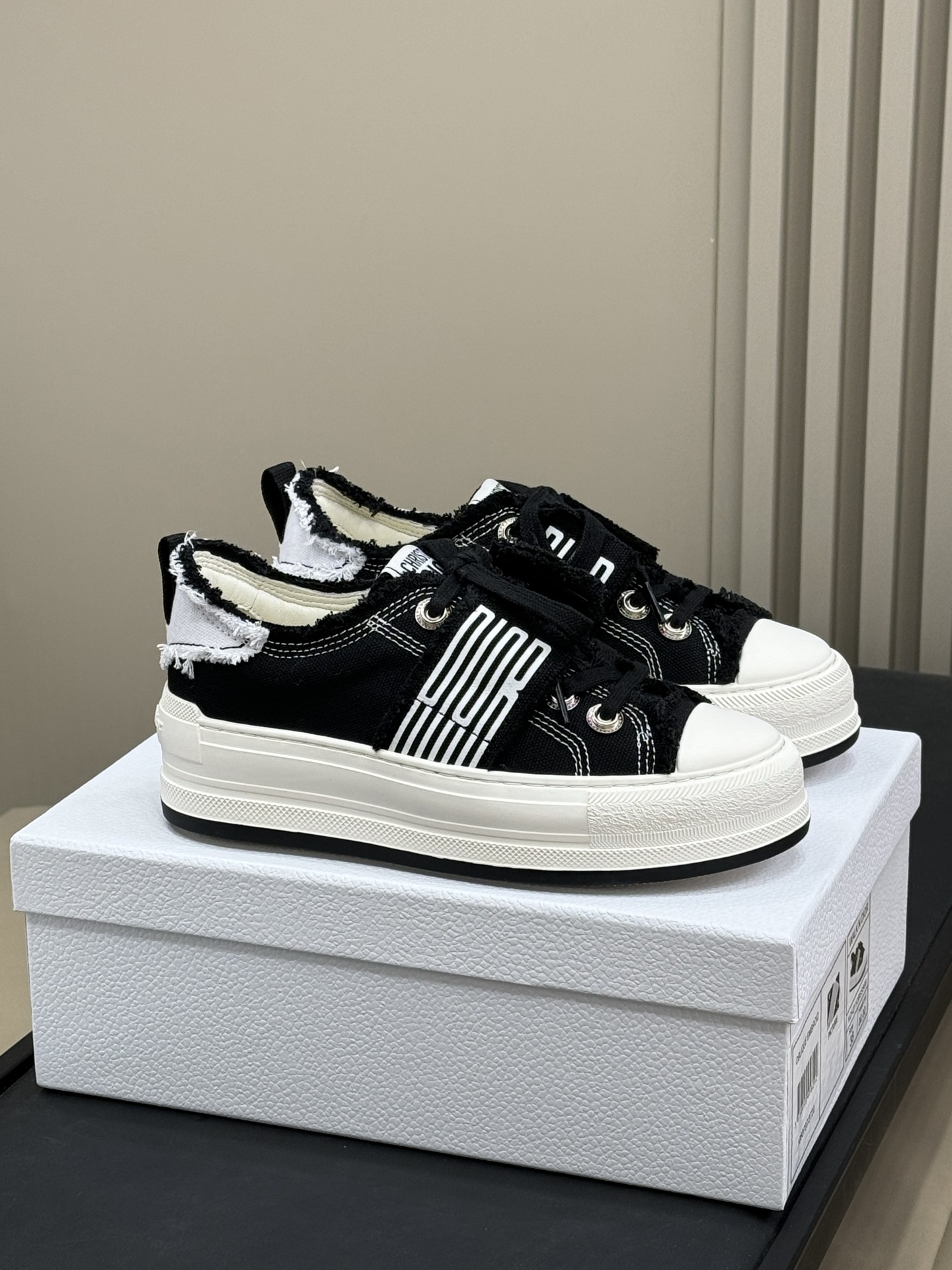 Bagsaaa Walk'n'D10r Platform Sneaker Black and White Fringed Cotton Canvas with D10r Graphique Motif