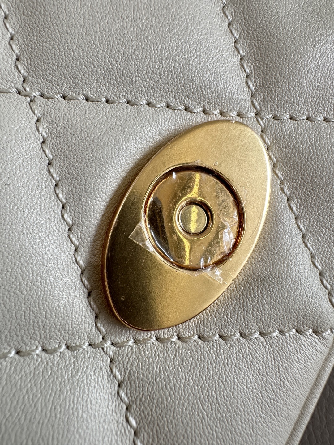 Bagsaaa Bv*b*rry Medium Strand Bag​ Cream - 27cm