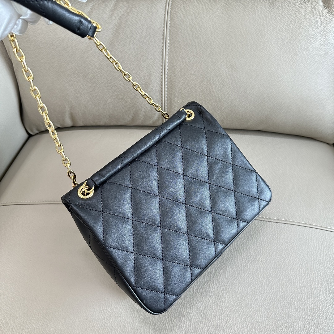 Bagsaaa Bv*b*rry Medium Strand Bag​ black - 27cm