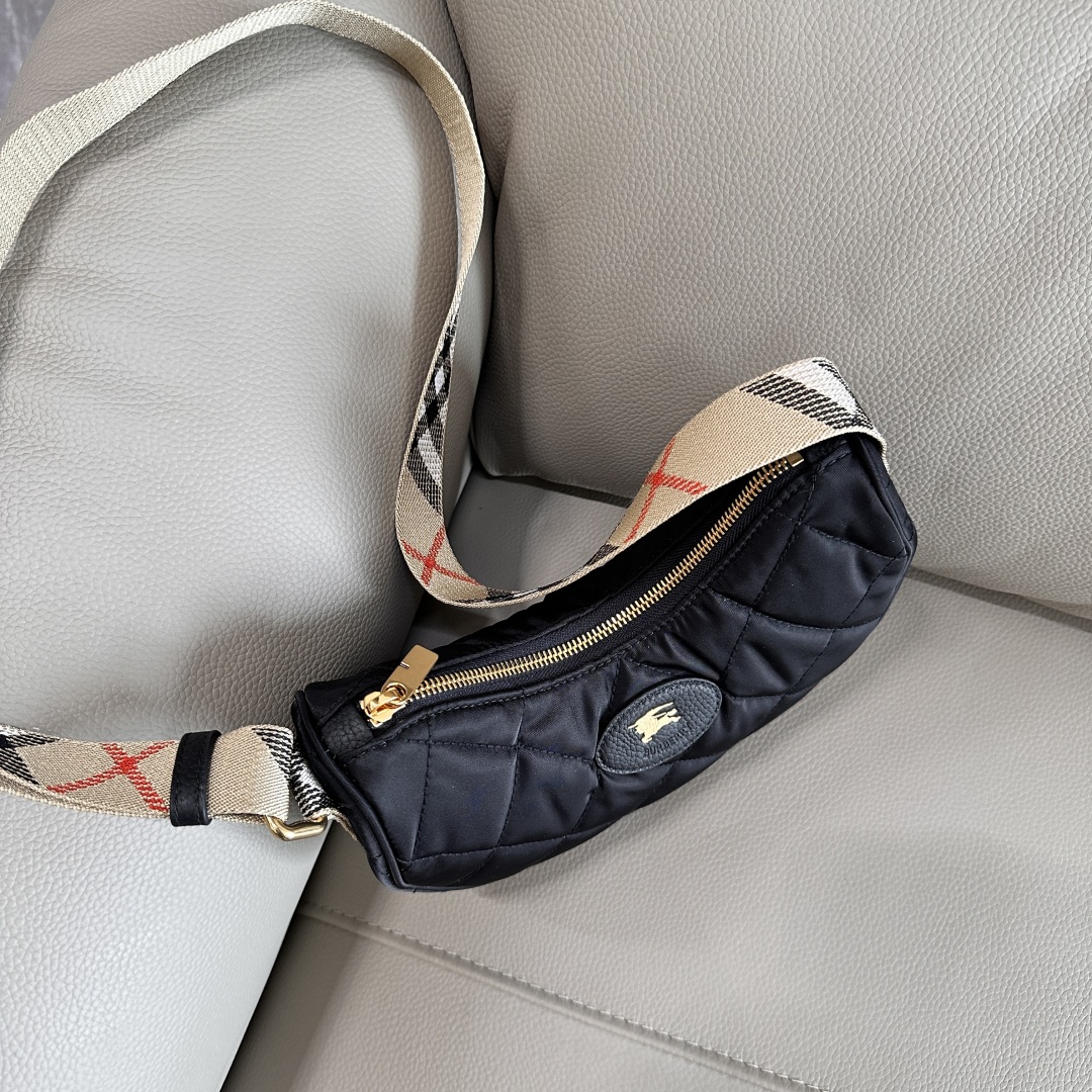 Bagsaaa Bv*b*rry Horseshoe Crossbody Bag black - 23.5cm