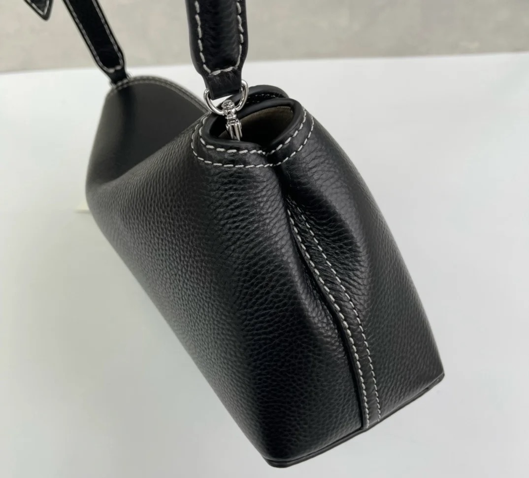 Bagsaaa Toteme T-Lock grained-leather clutch black - 26cm