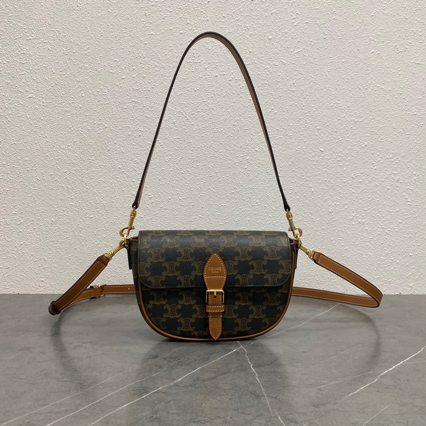 Bagsaaa Ce1i*e Folco Shoulder Bag In Triomphe Canvas And Calfskin 122652 - 20cm