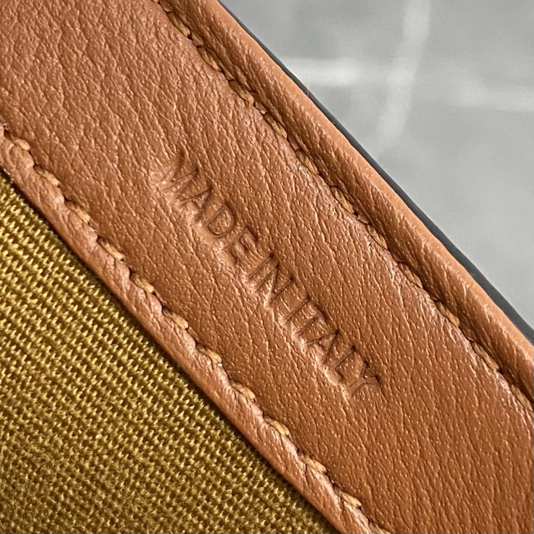 Bagsaaa Ce1i*e Folco Shoulder Bag In Triomphe Canvas And Calfskin 122652 - 20cm