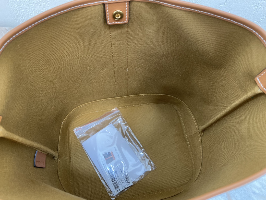 Bagsaaa Ce1i*e Medium Bucket In Triomphe Canvas And Calfskin 191132 - 24cm